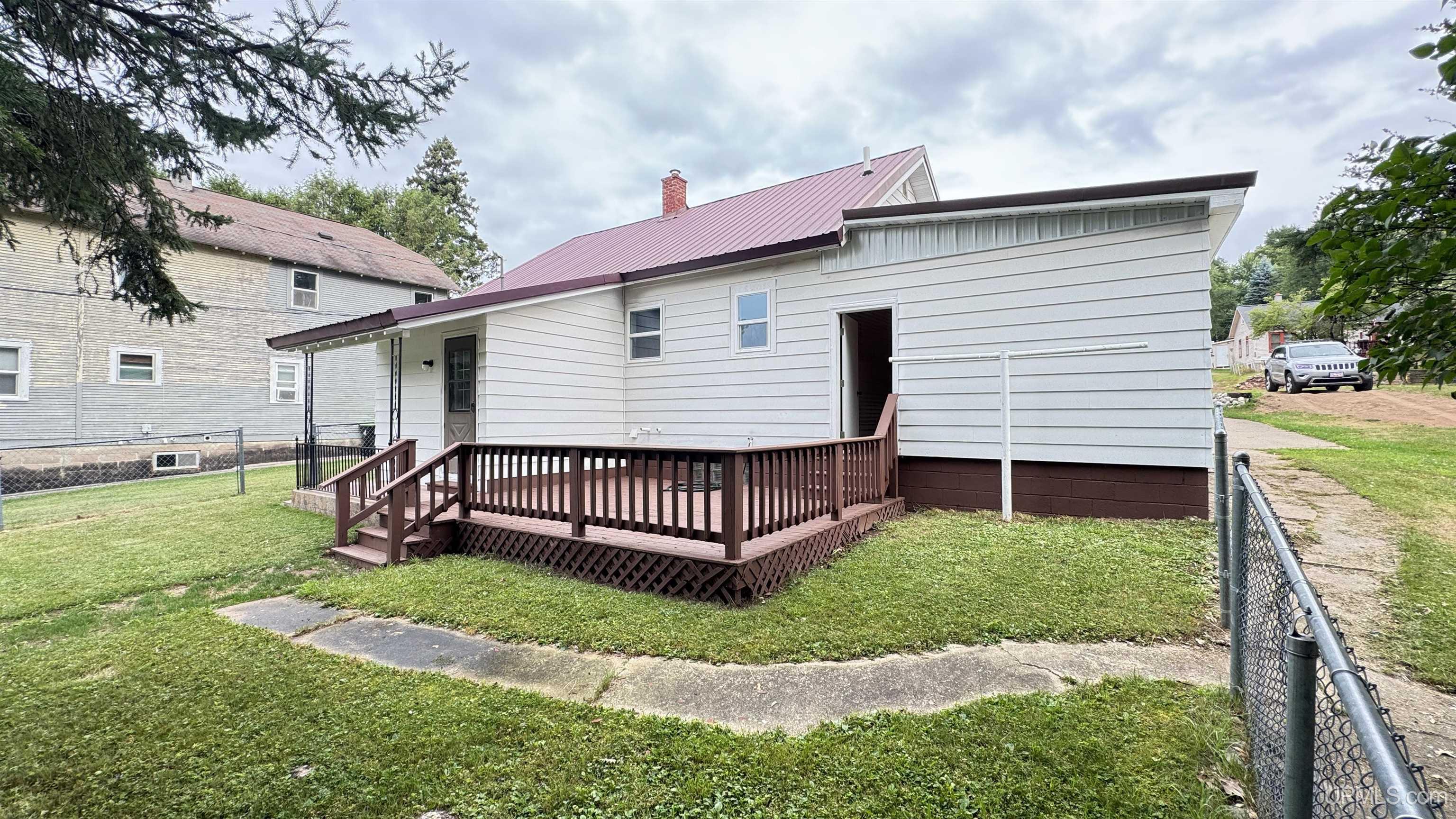 main property photo 32