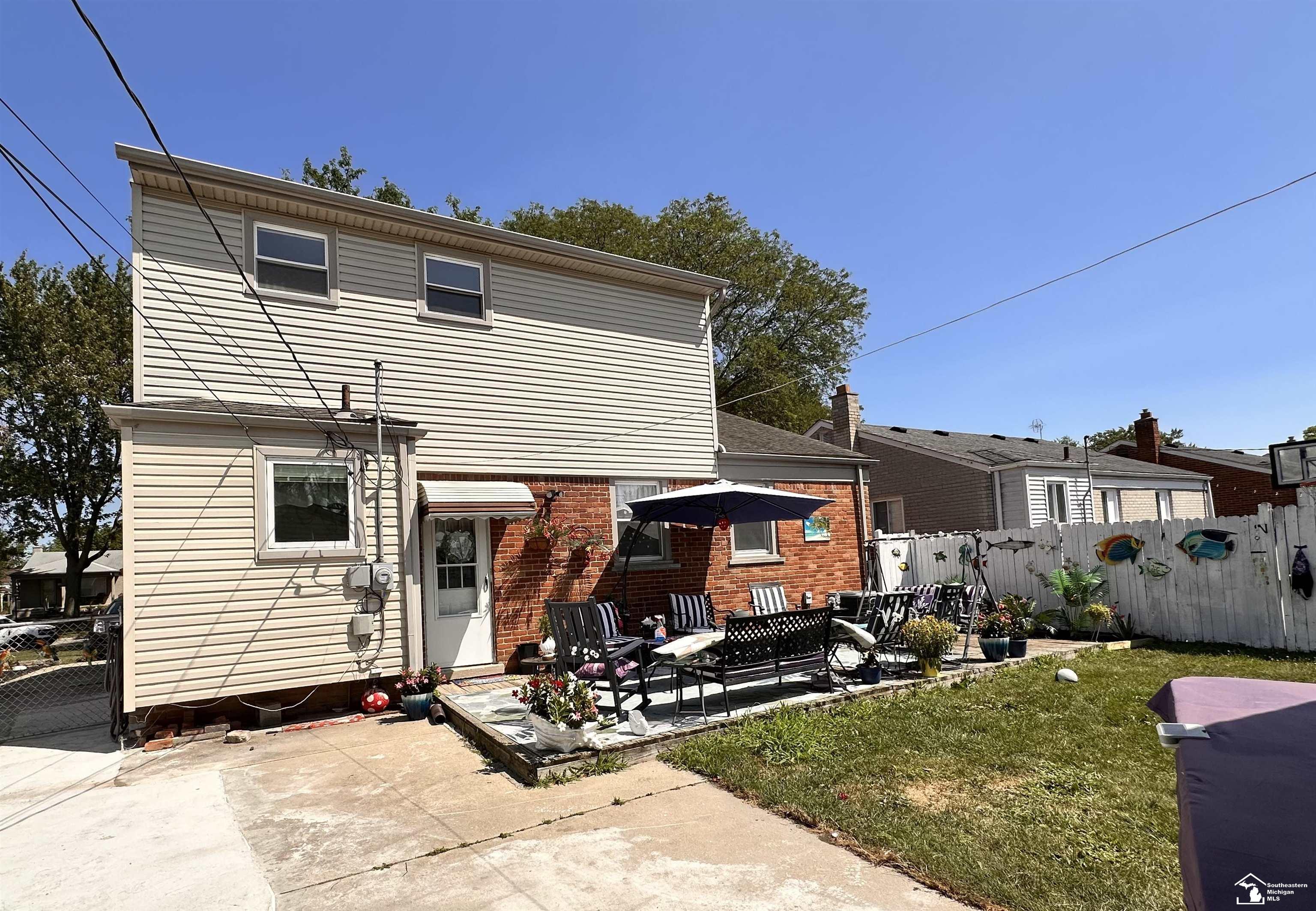 main property photo 14