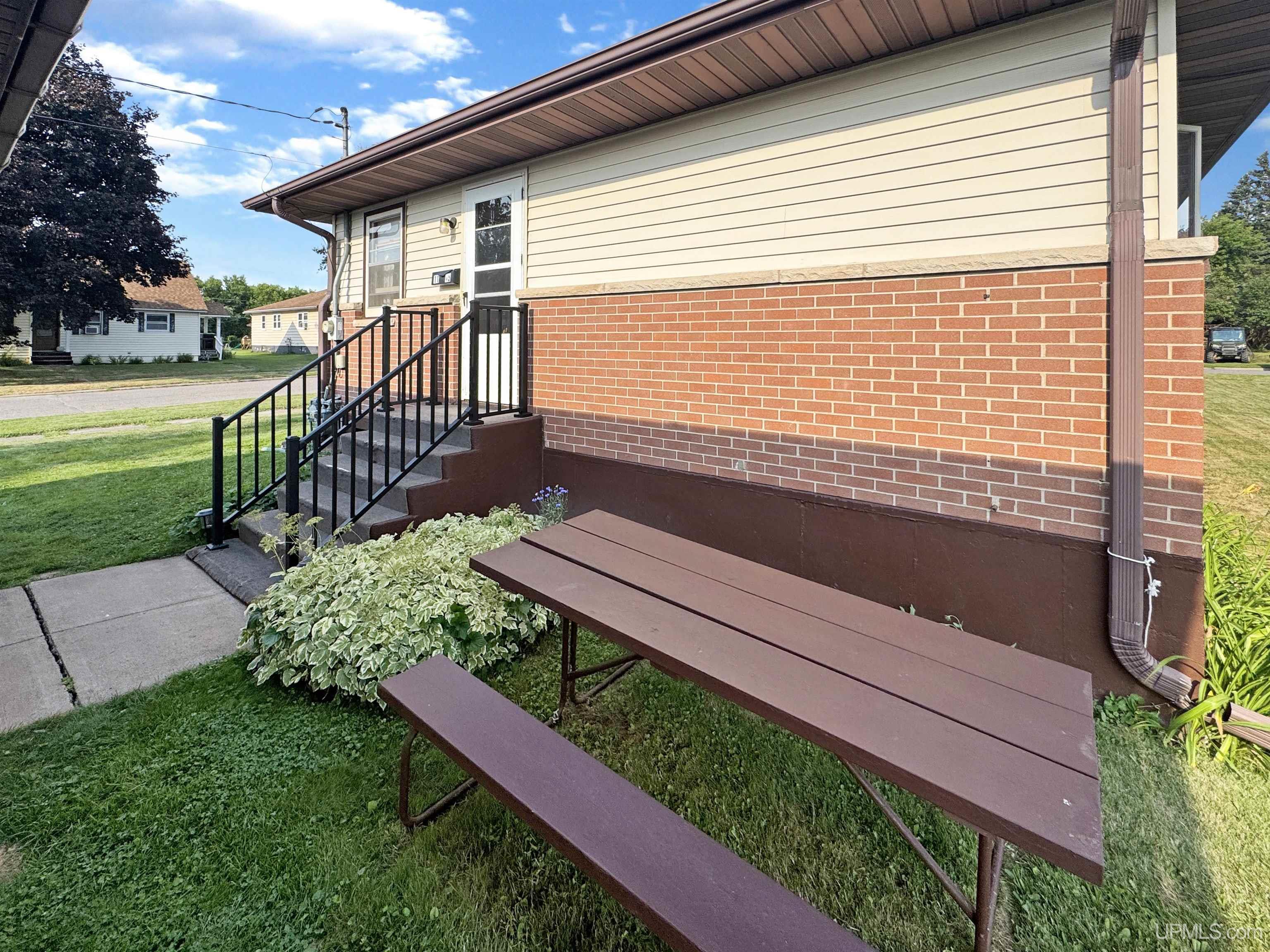 main property photo 23