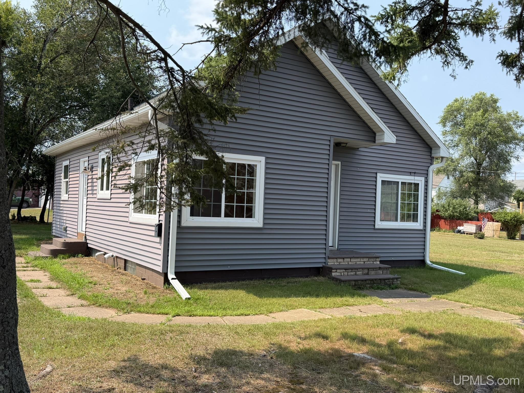 main property photo 20