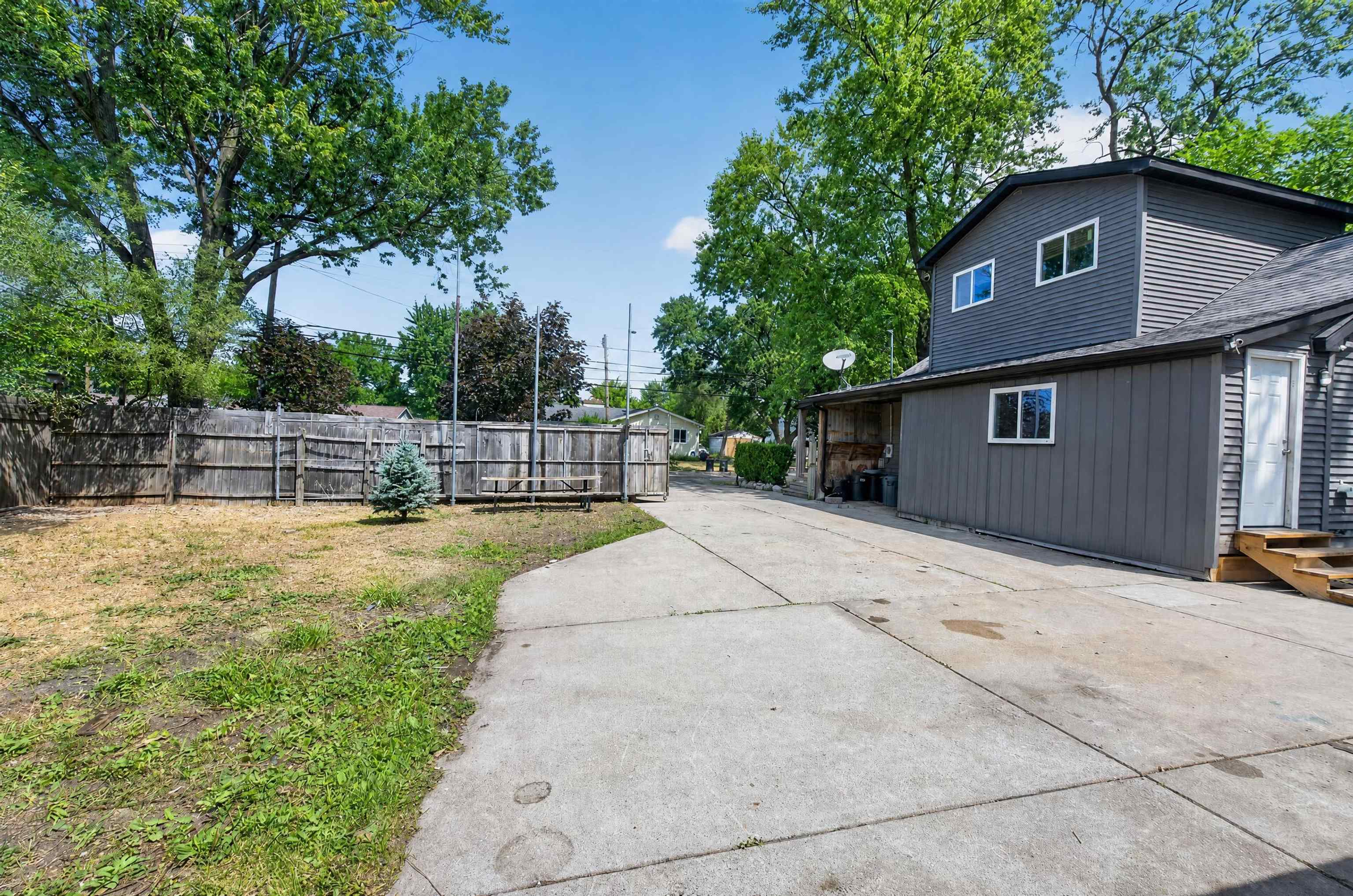 main property photo 30