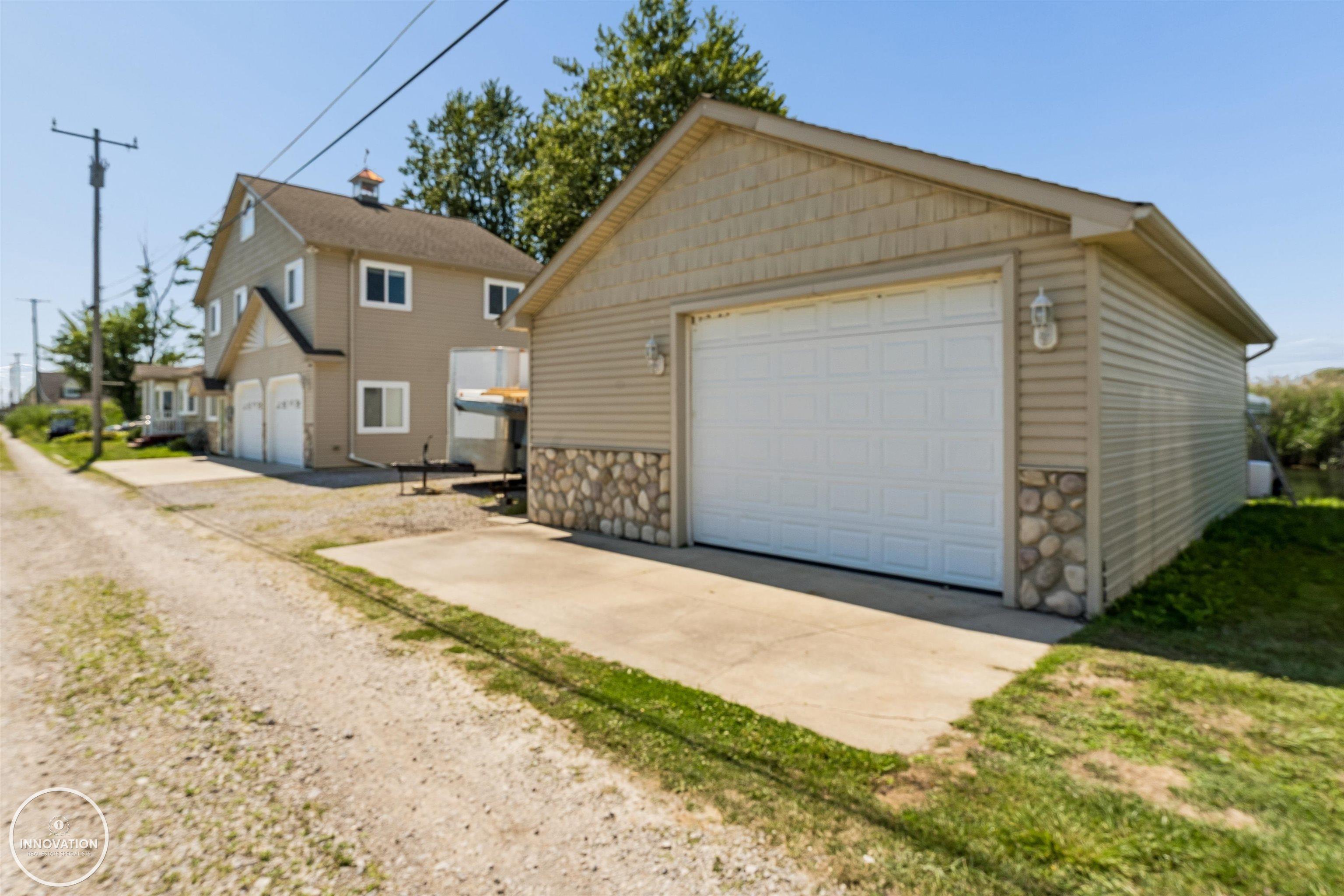 main property photo 14