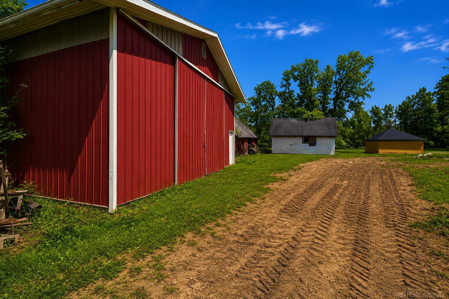 main property photo 40
