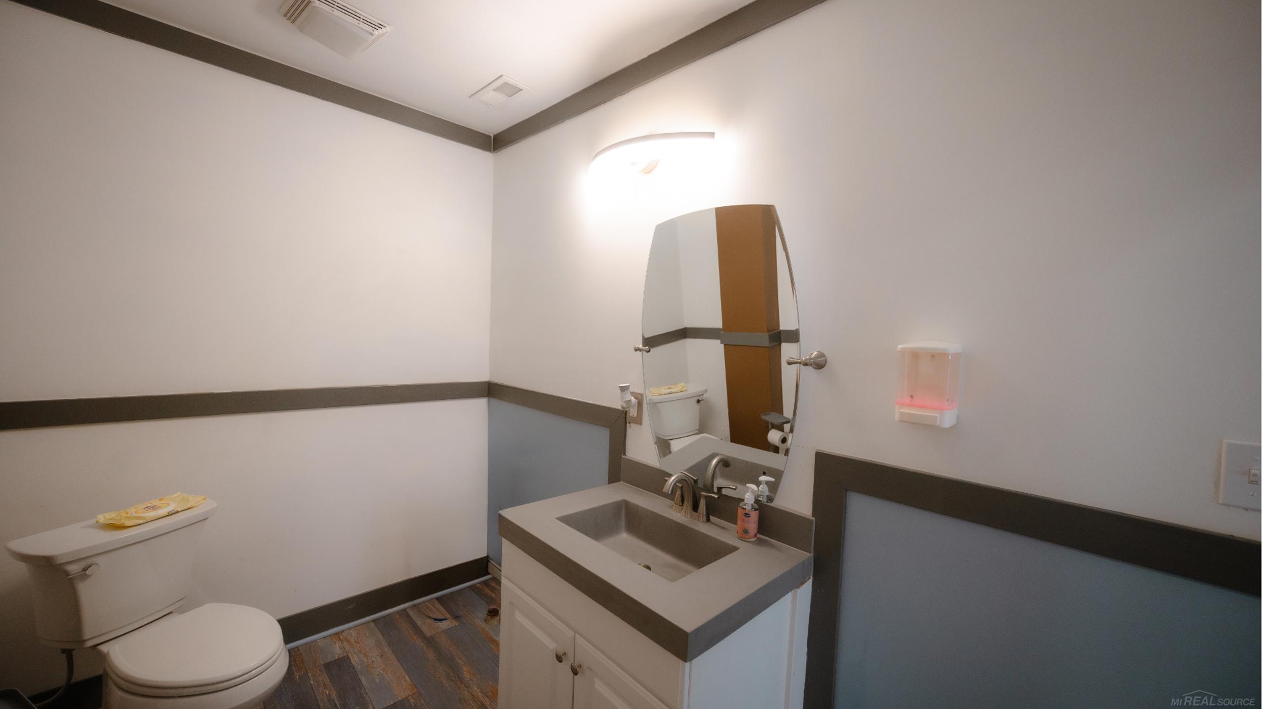 main property photo 39