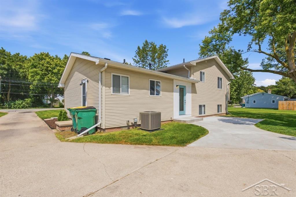 main property photo 28