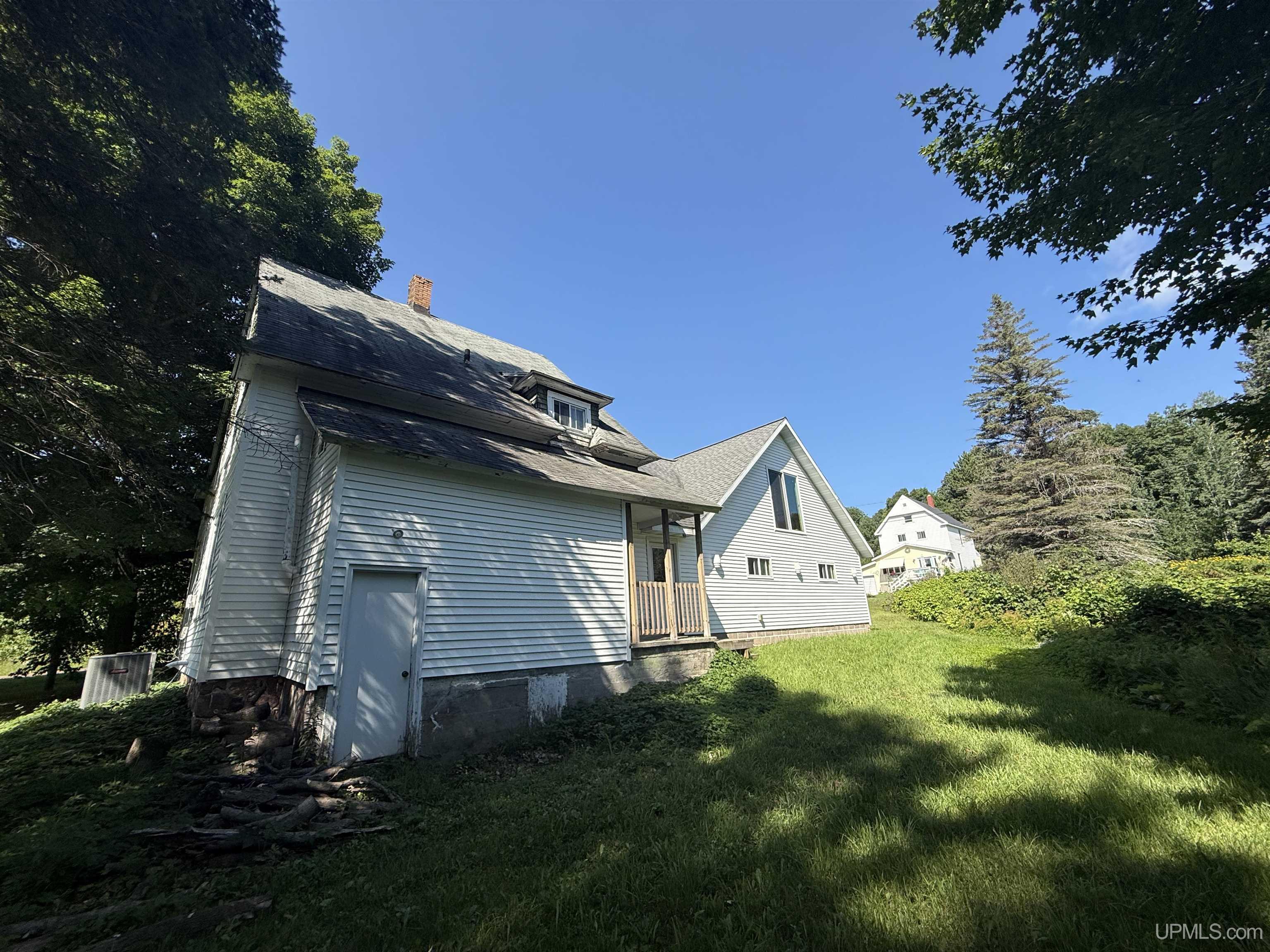 main property photo 36