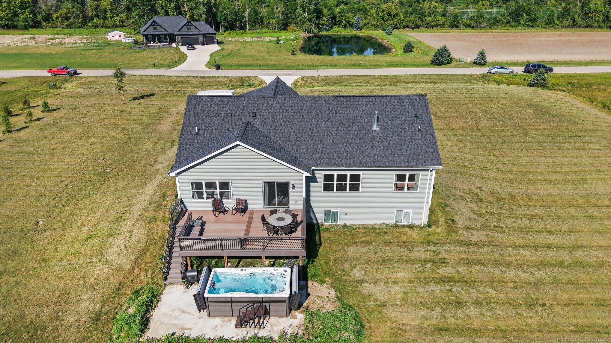 main property photo 33
