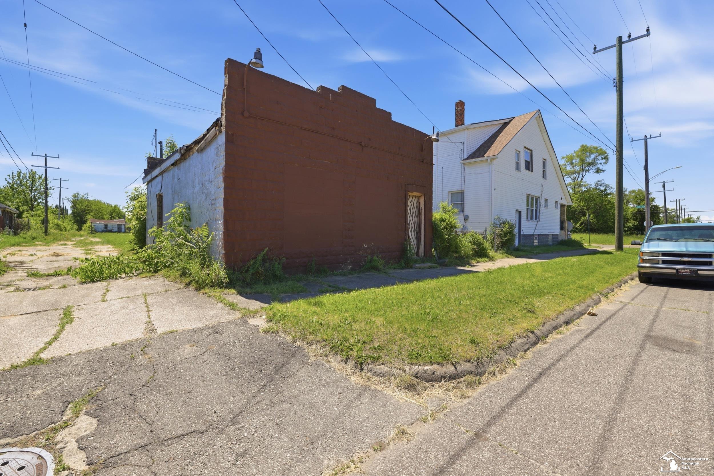 main property photo 39