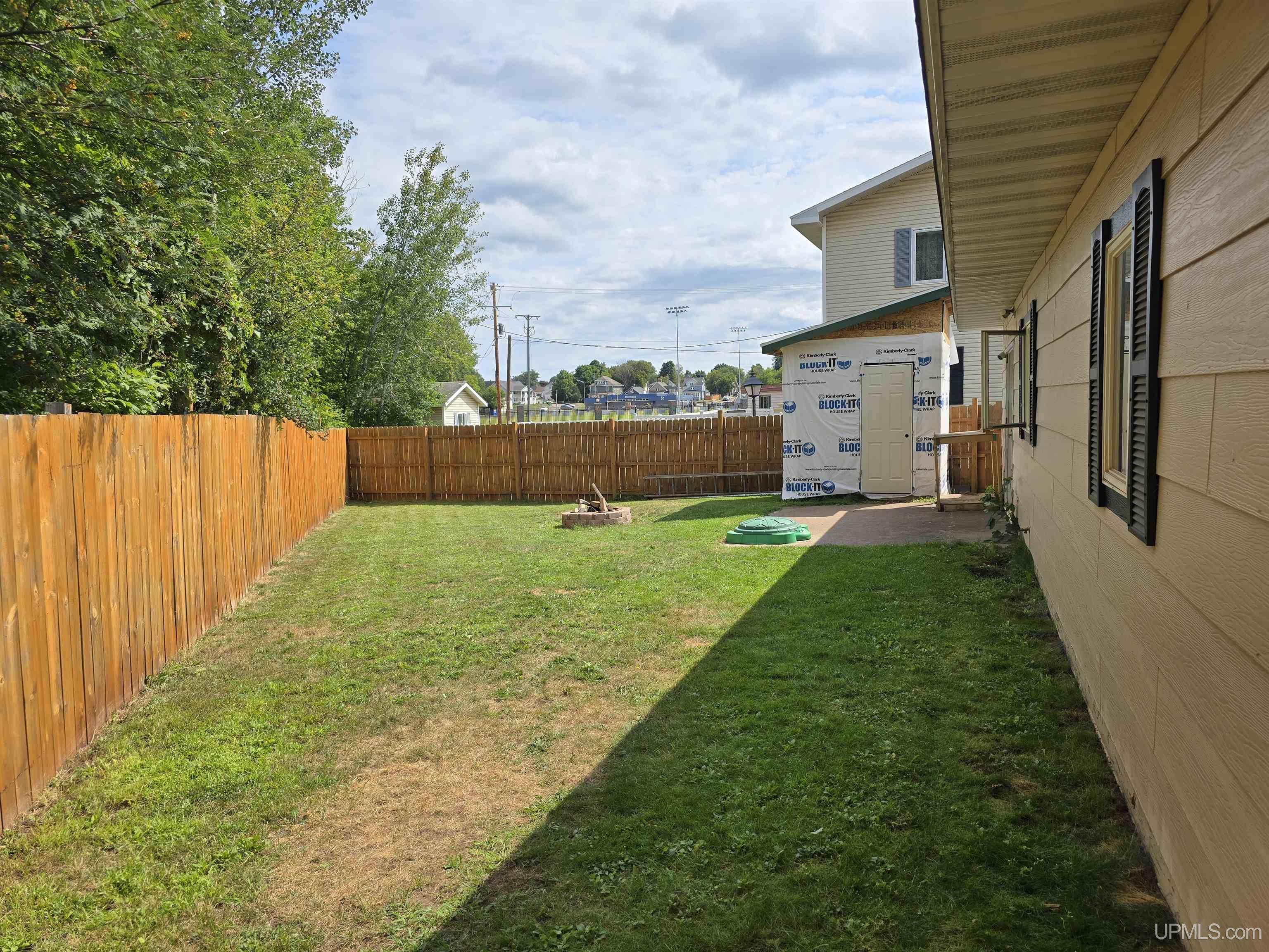 main property photo 28