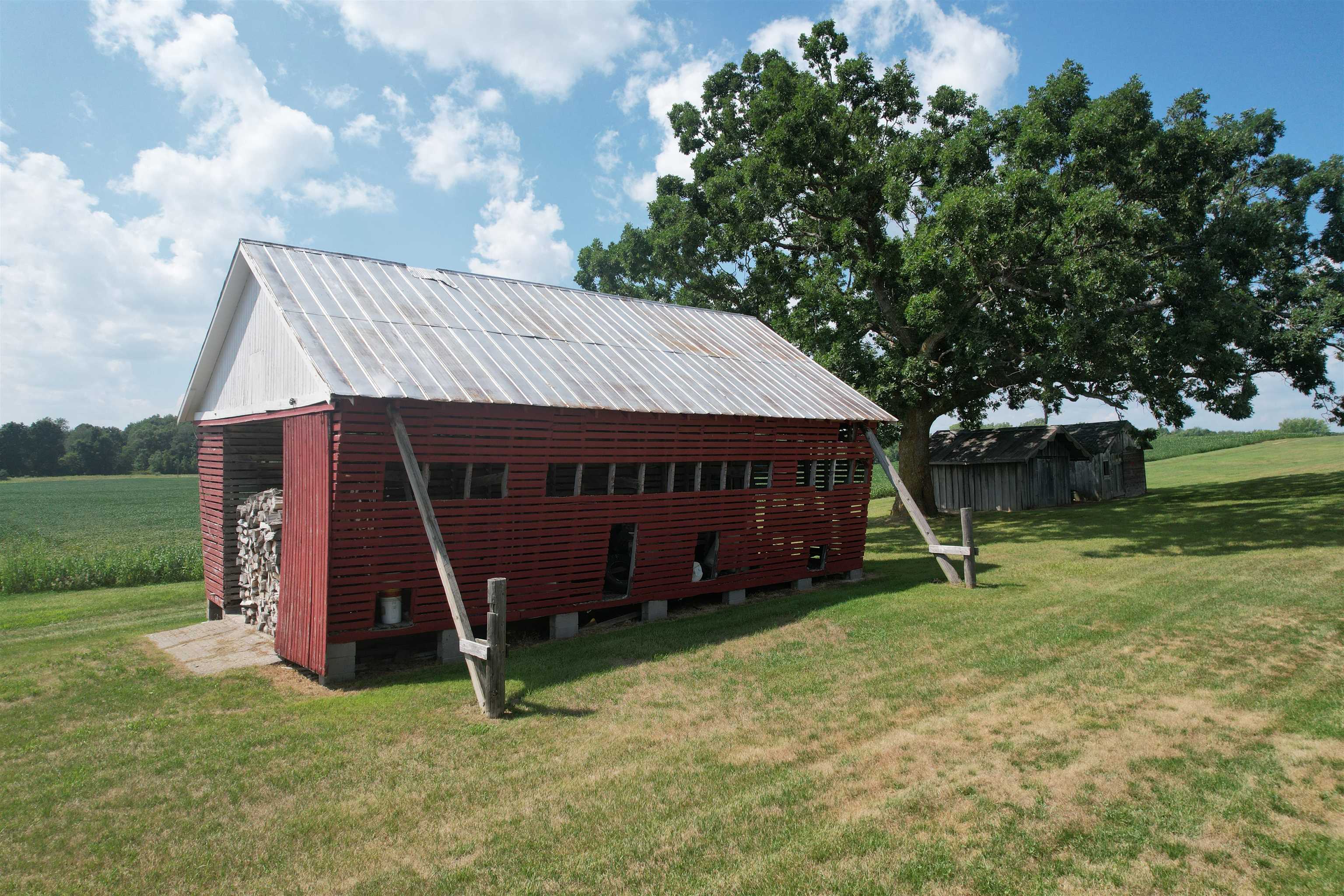 main property photo 32
