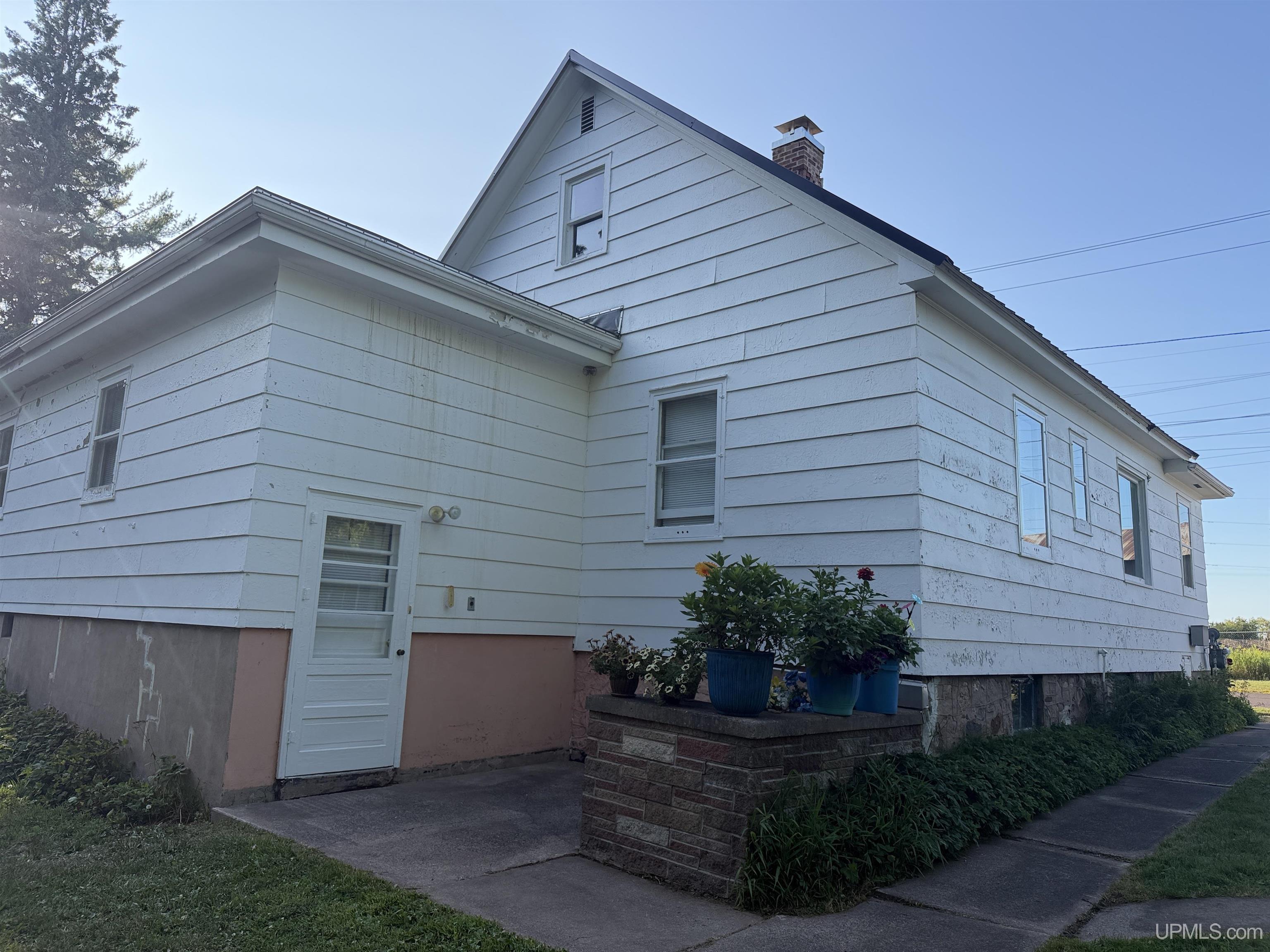 main property photo 12