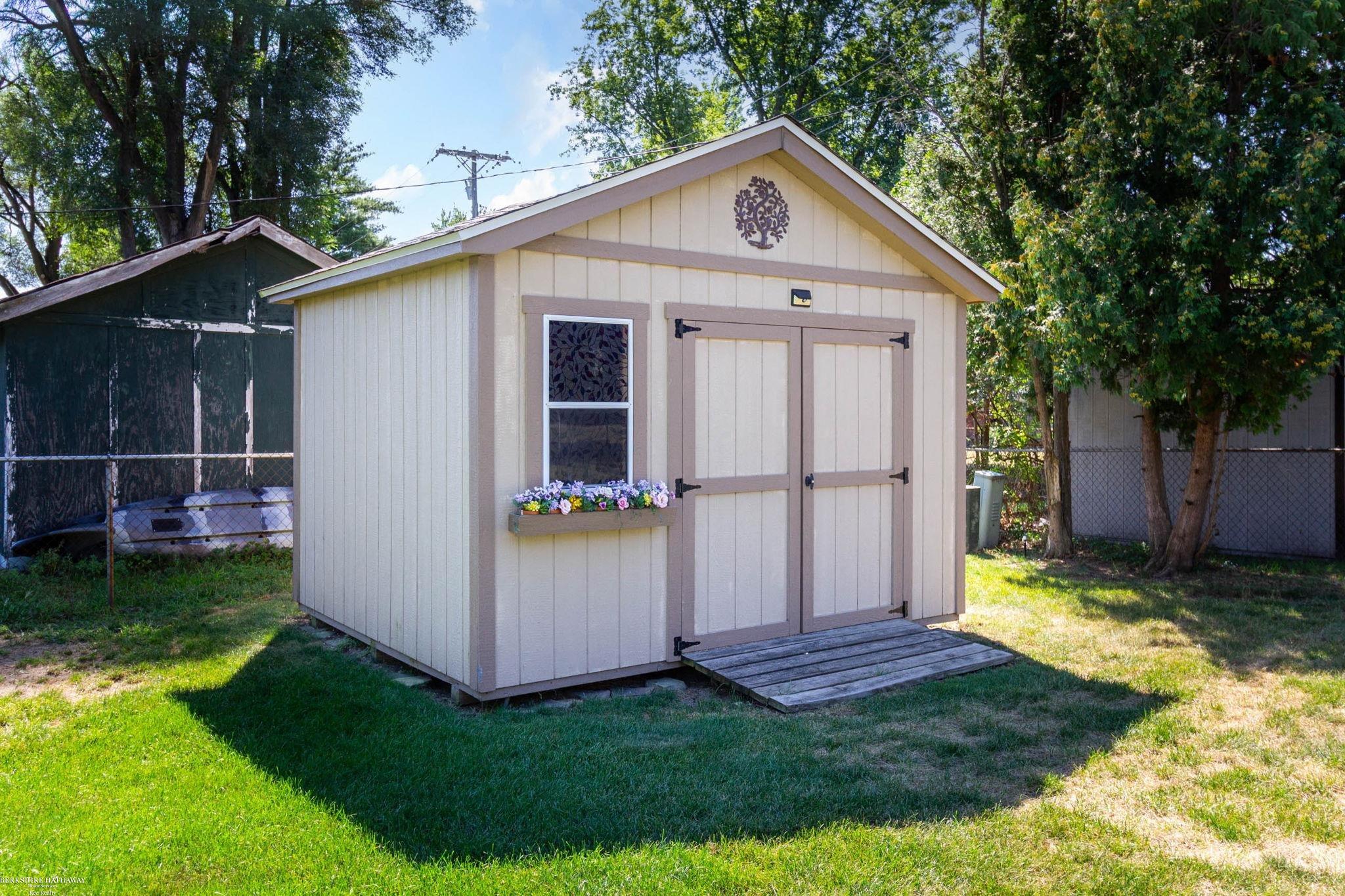 main property photo 37