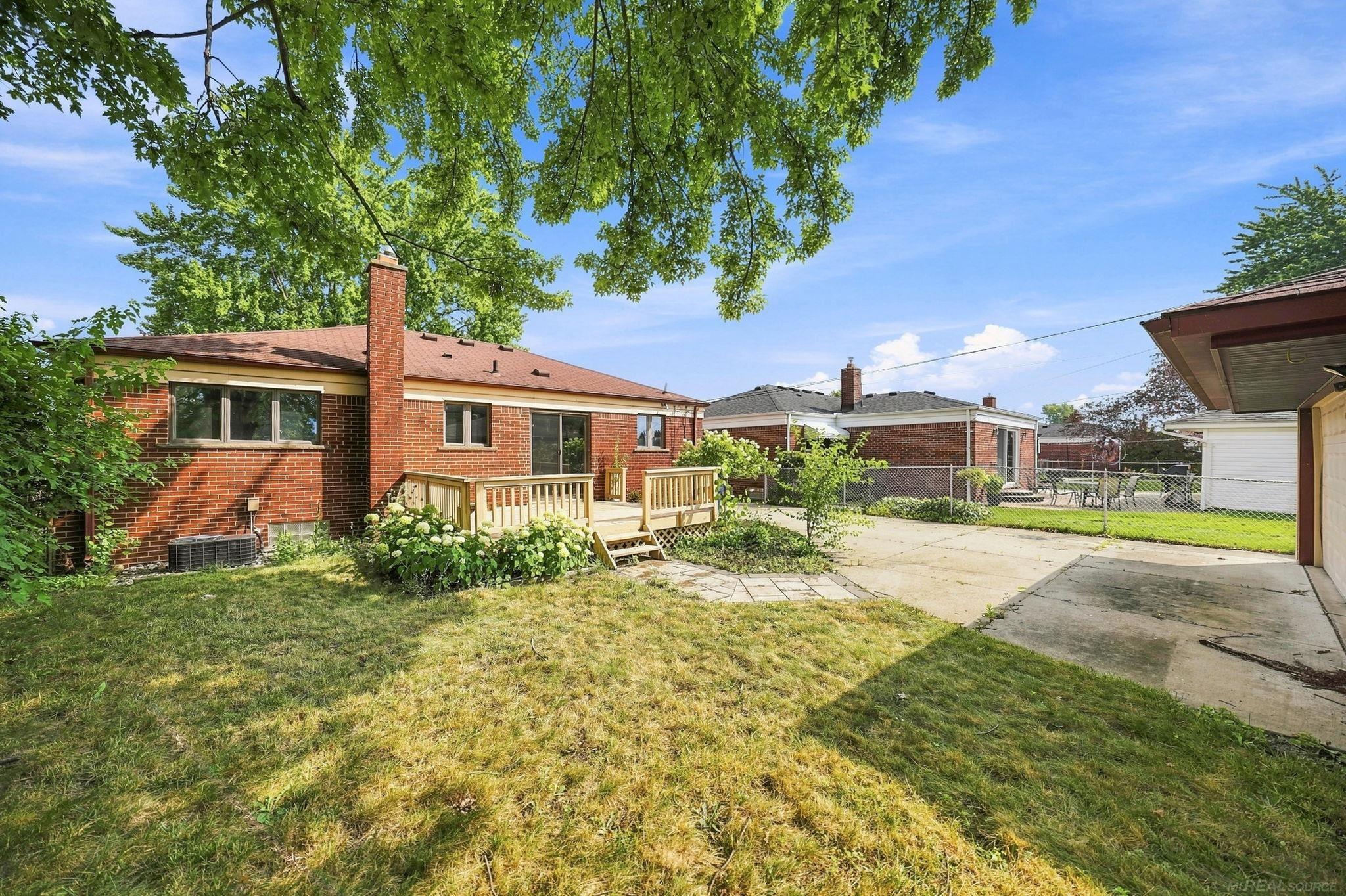main property photo 18