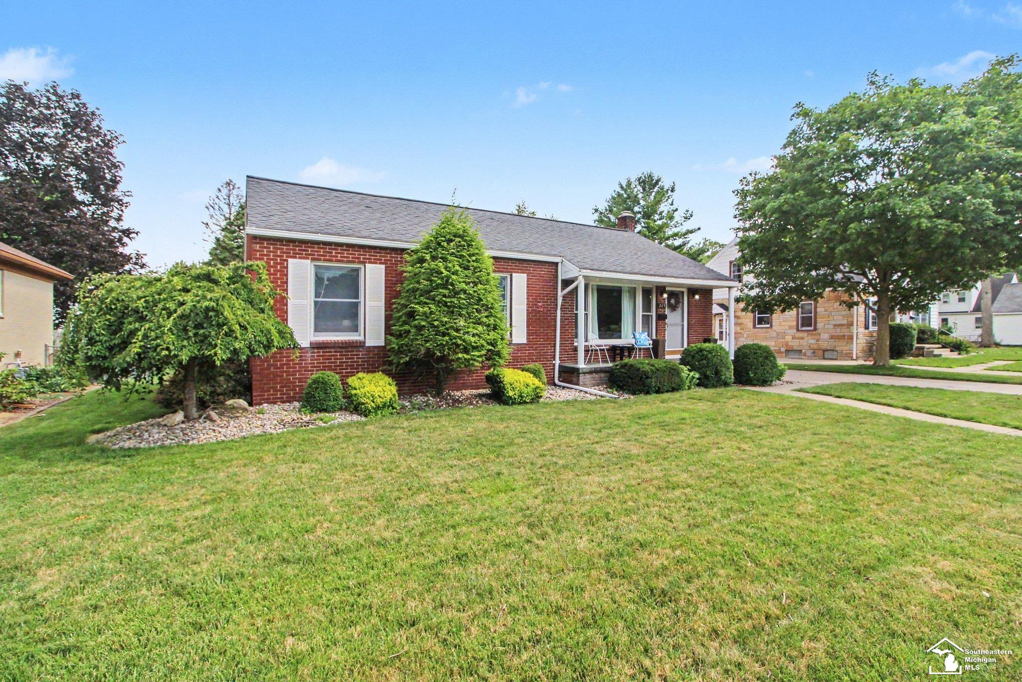 main property photo 28
