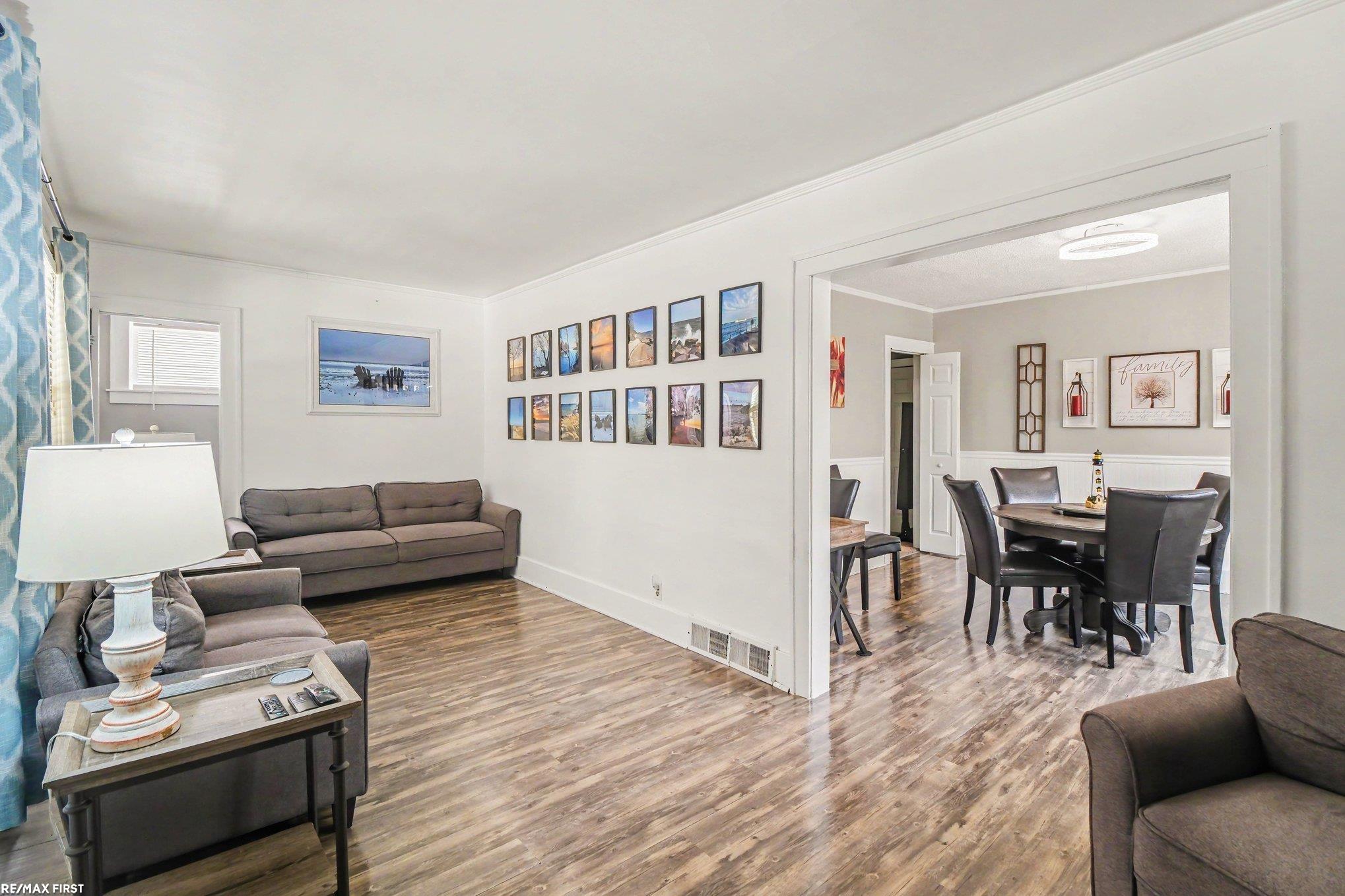 property viewer photo 3