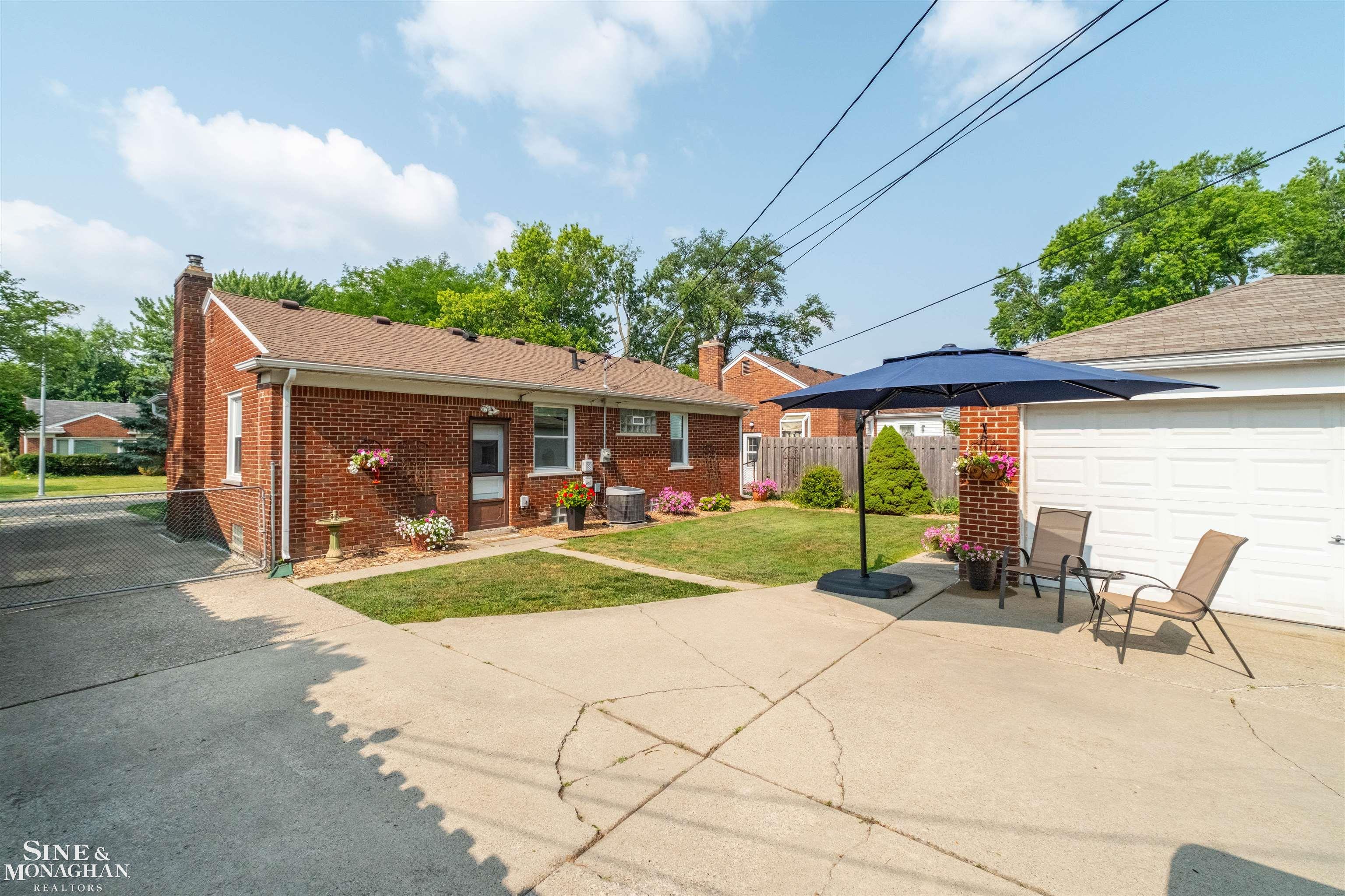 main property photo 27