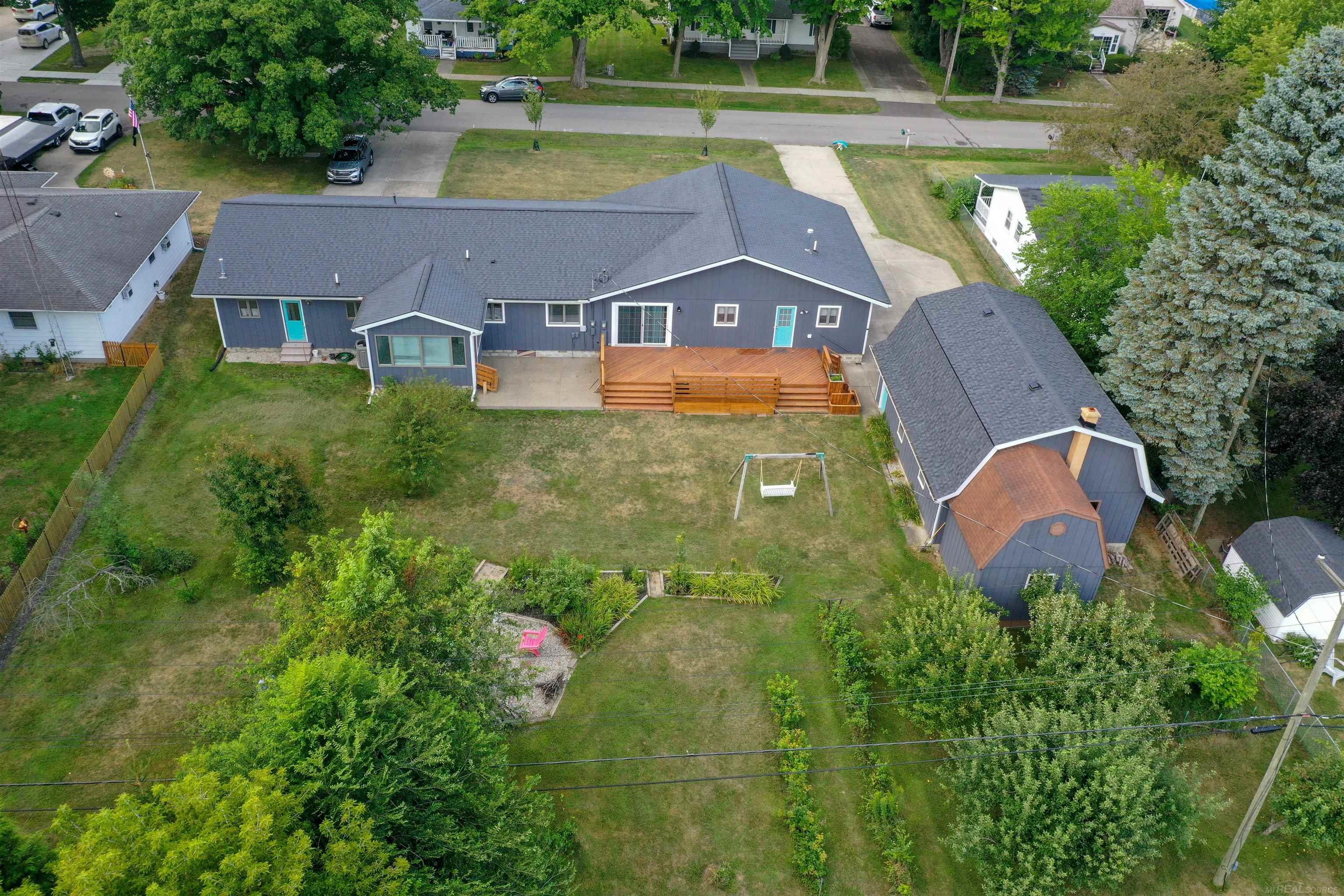 main property photo 14
