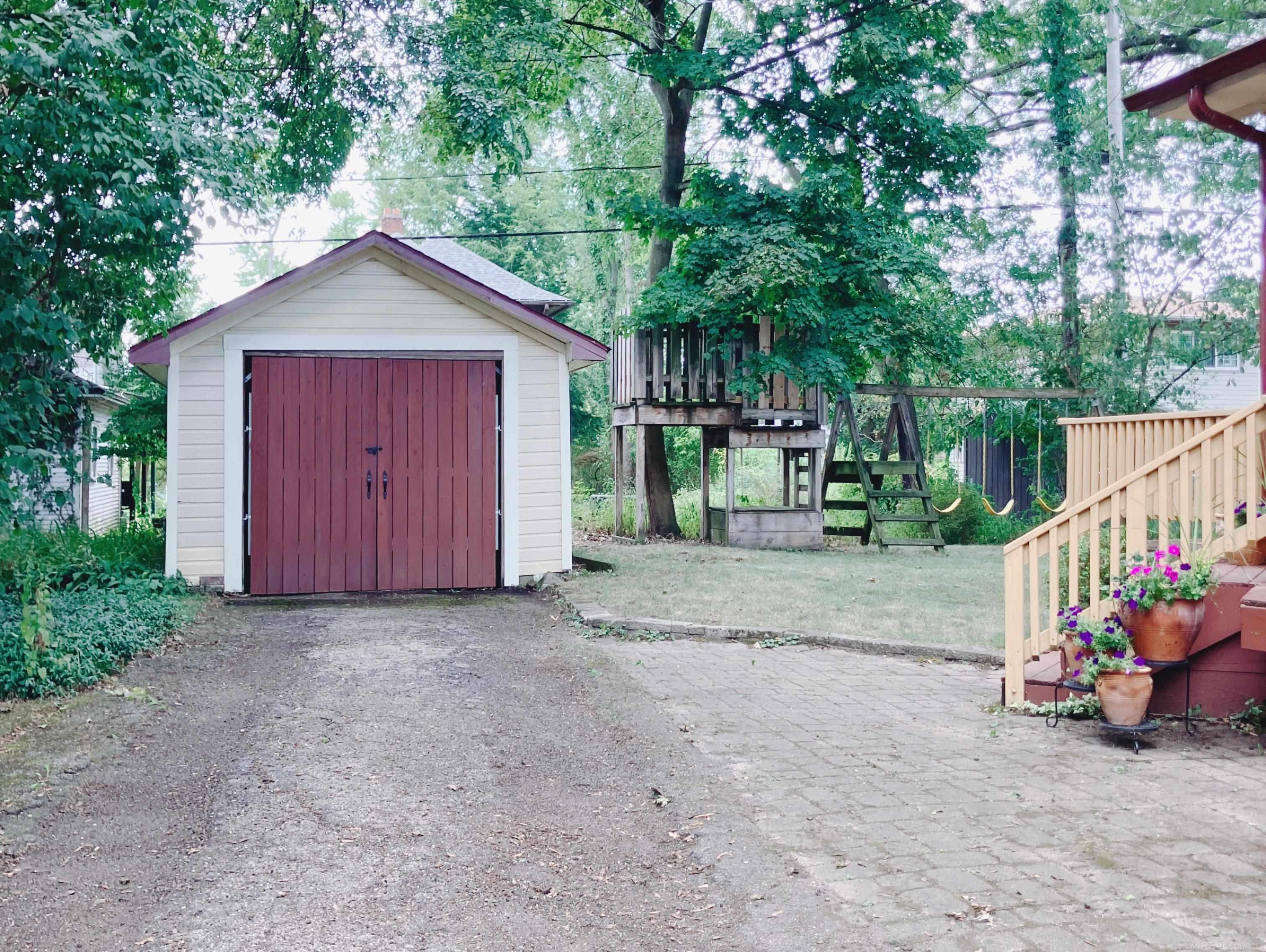 main property photo 36