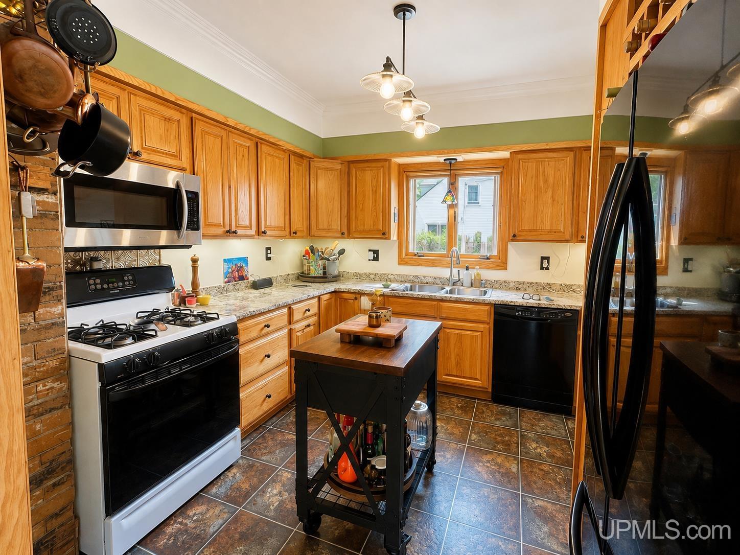 main property photo 11