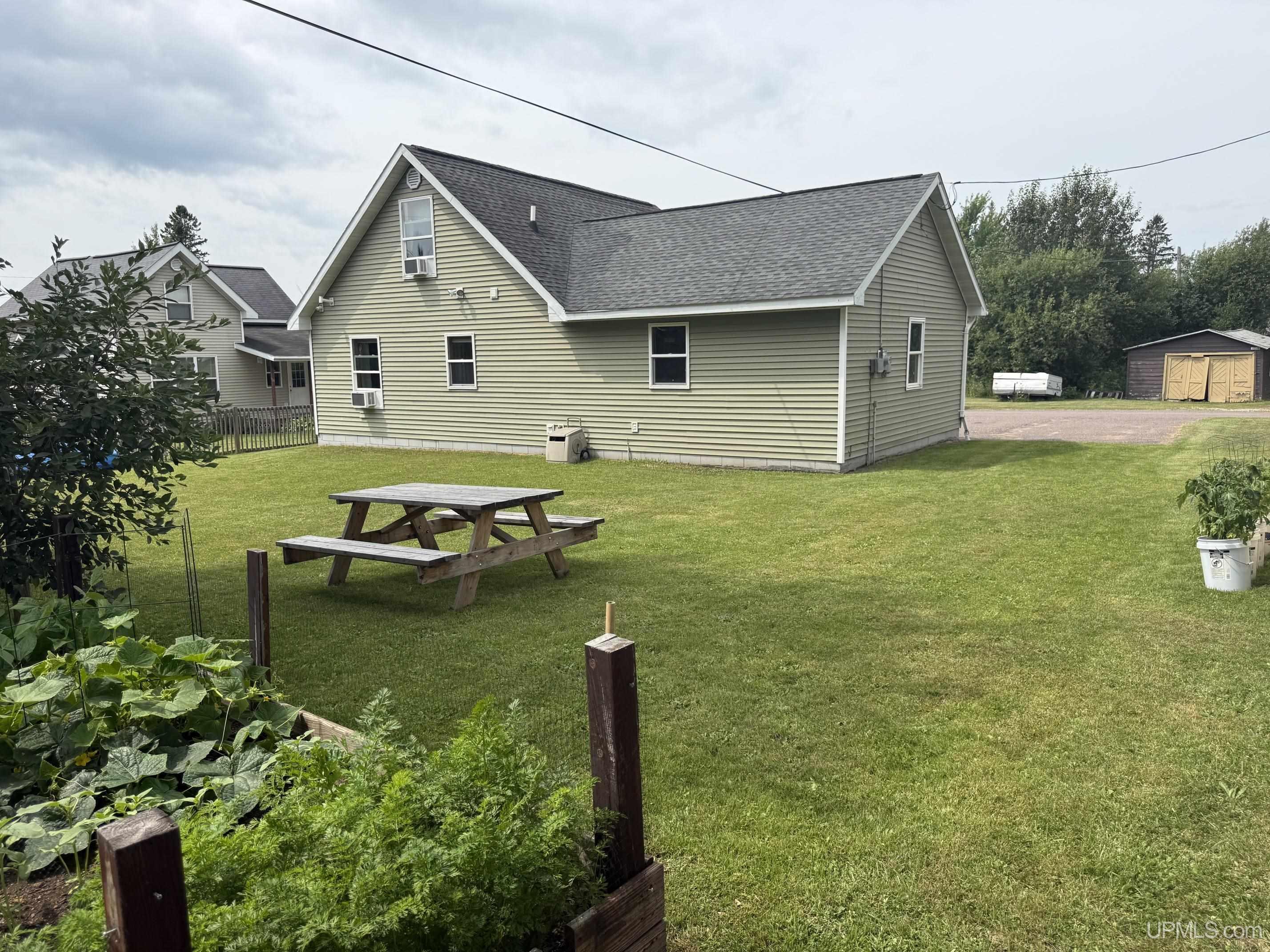 main property photo 30