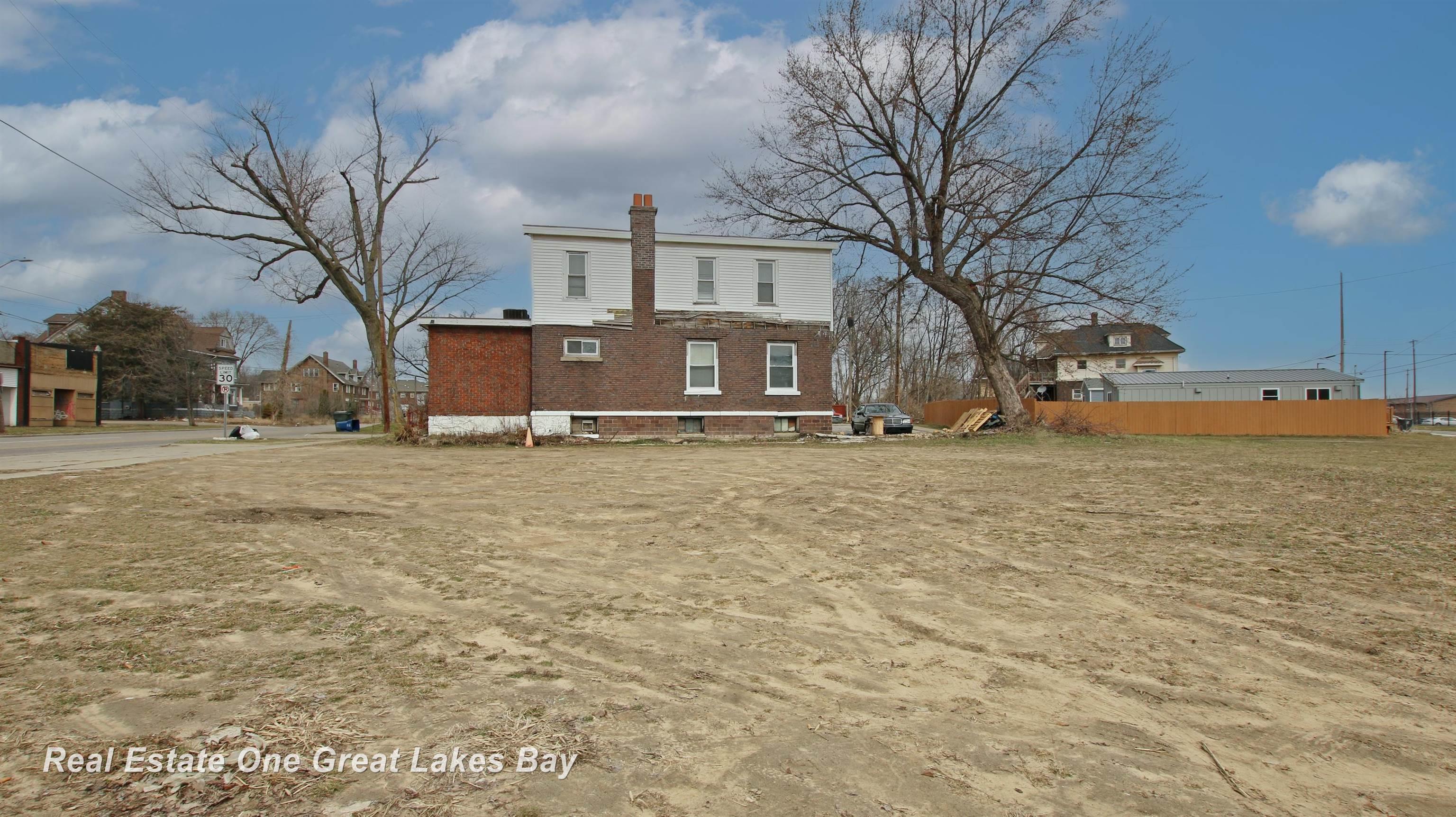 main property photo 14