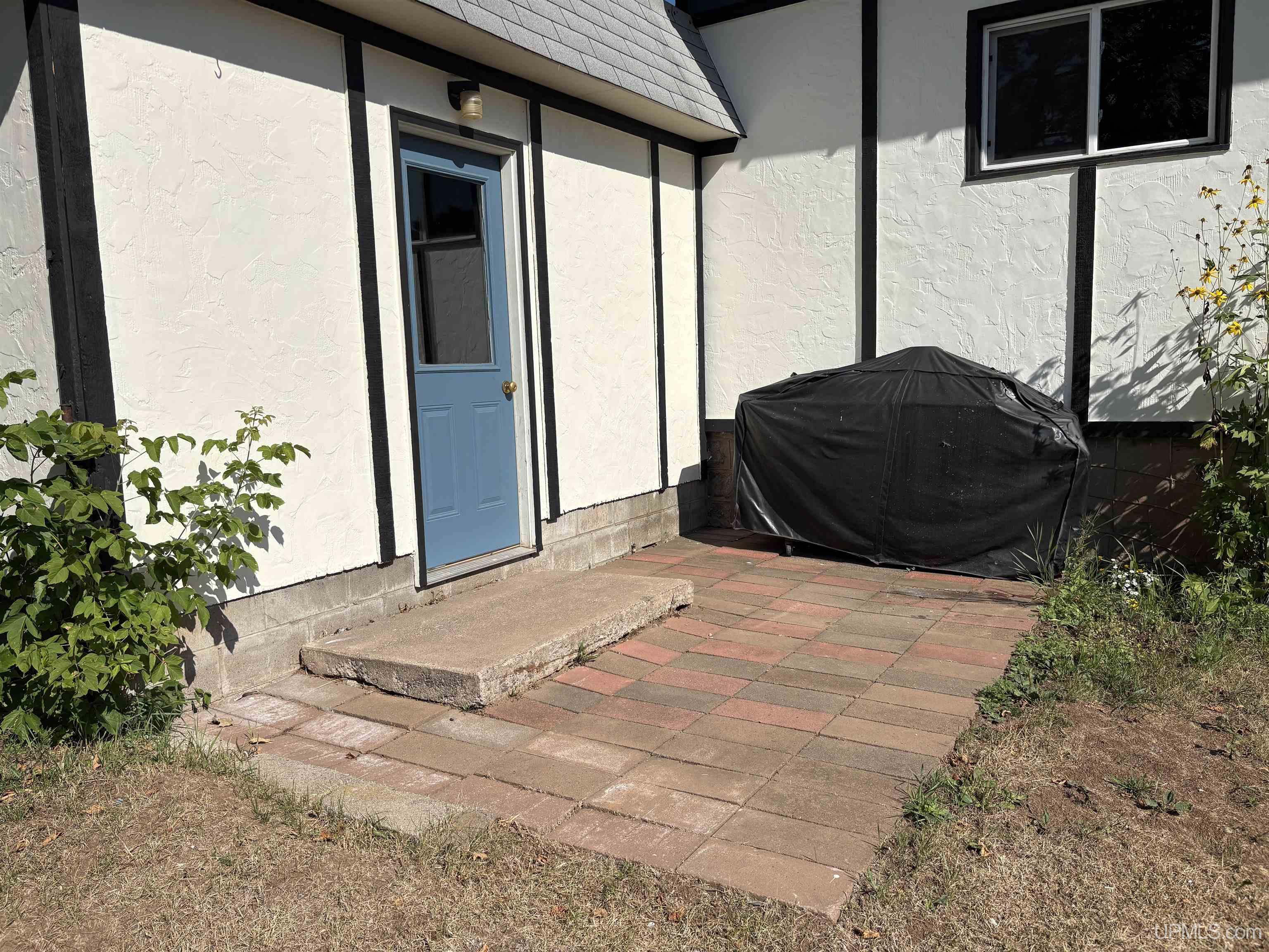 main property photo 28