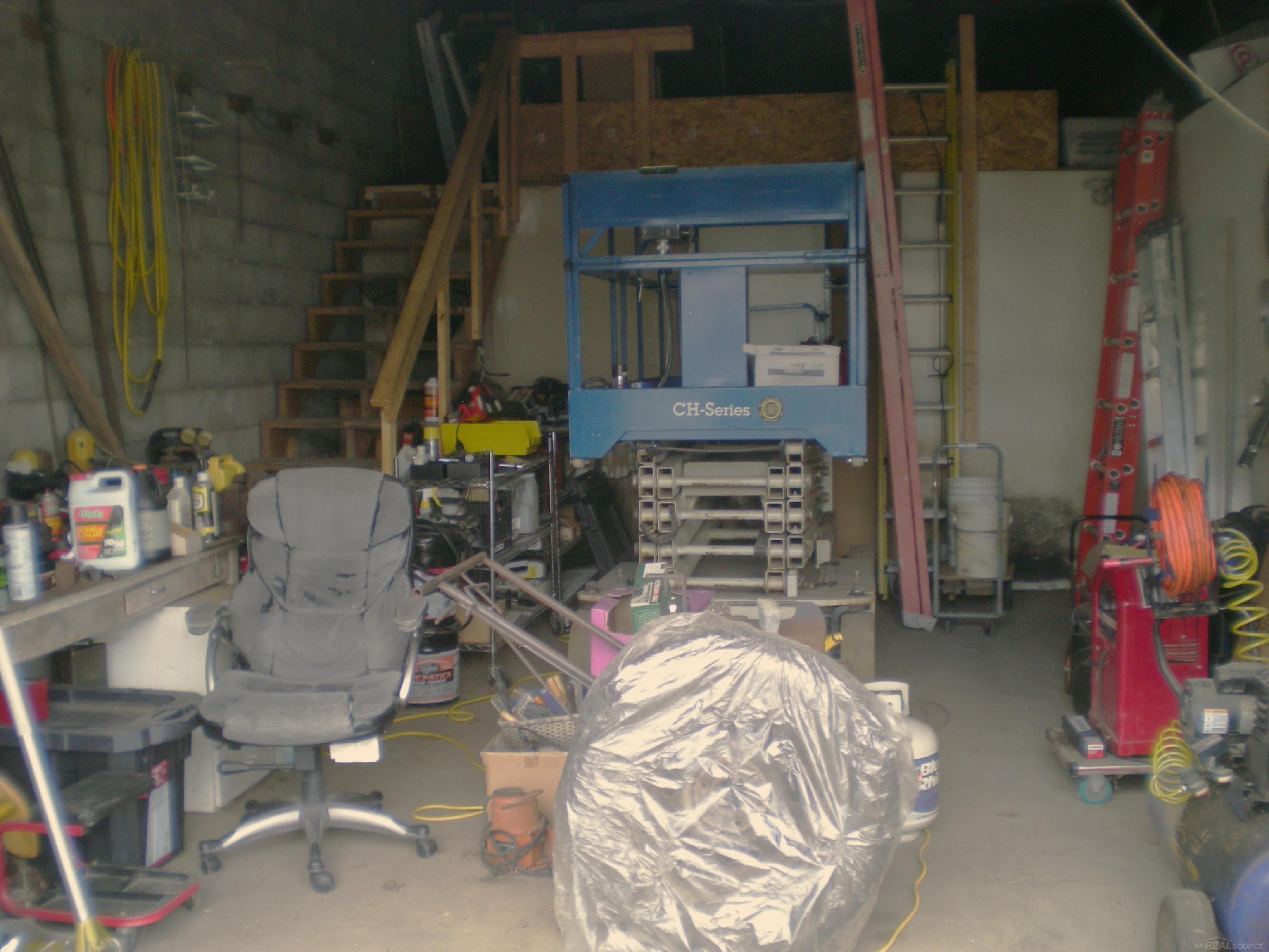 main property photo 28