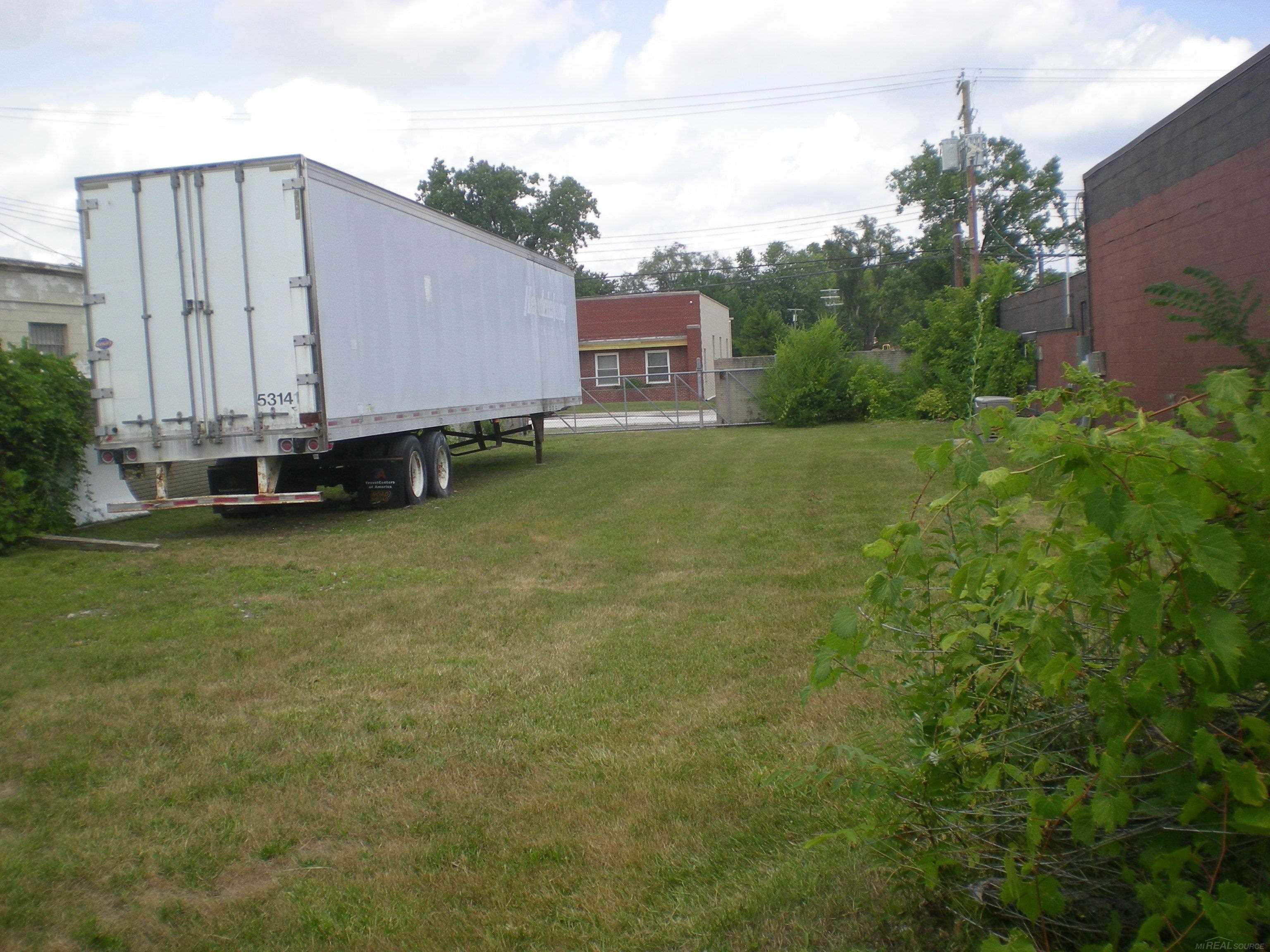 main property photo 38