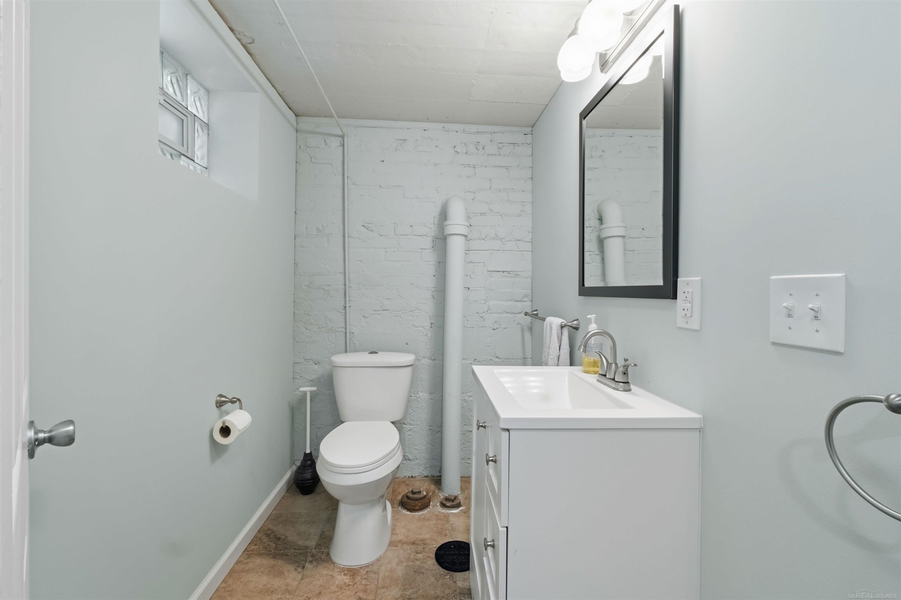 main property photo 47
