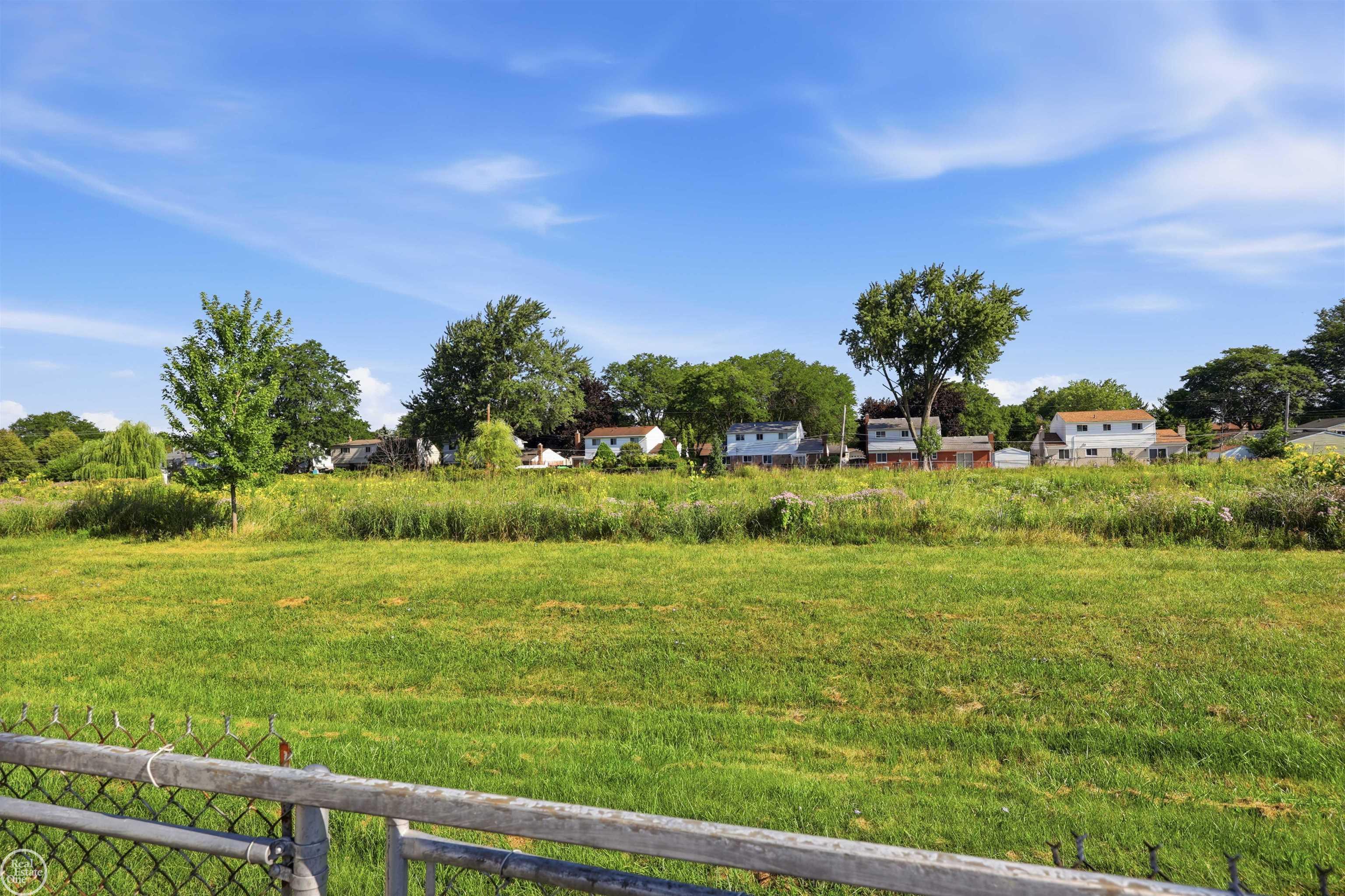 main property photo 35