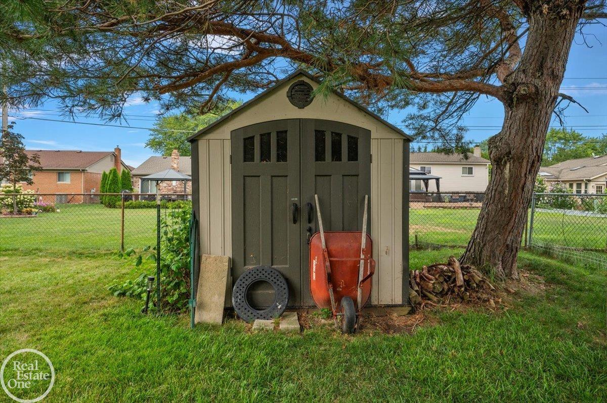 main property photo 17