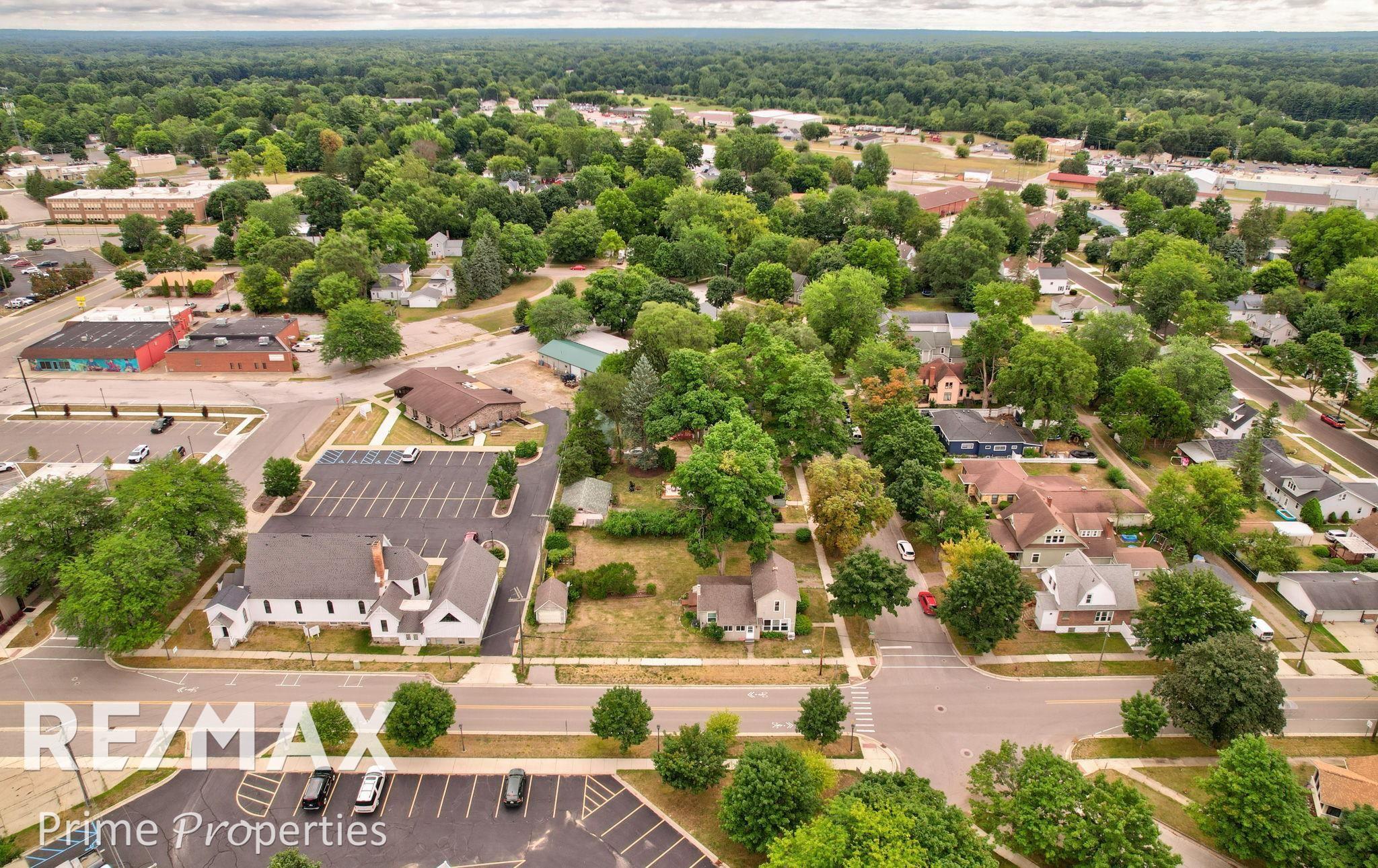main property photo 40