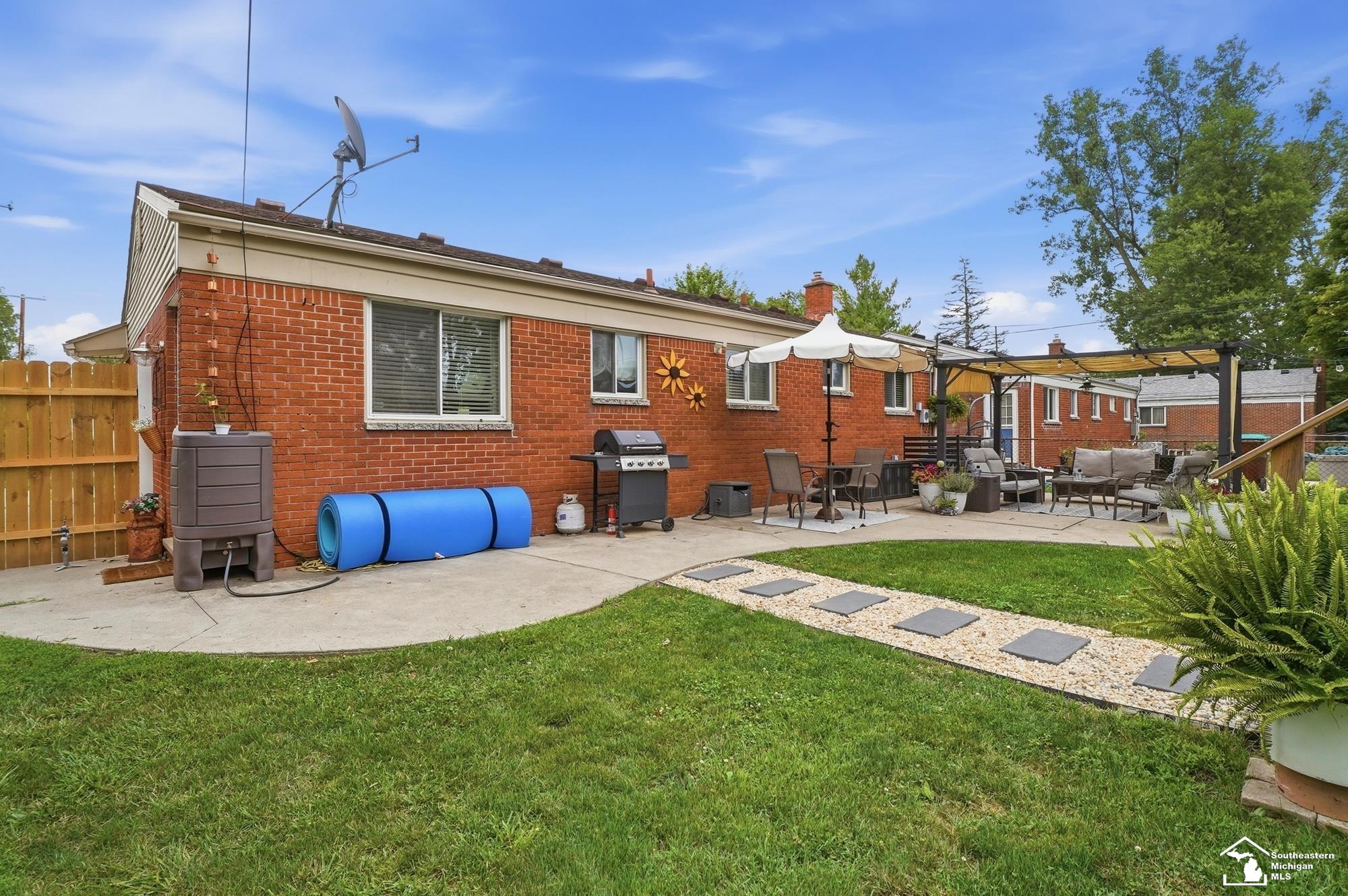 main property photo 40