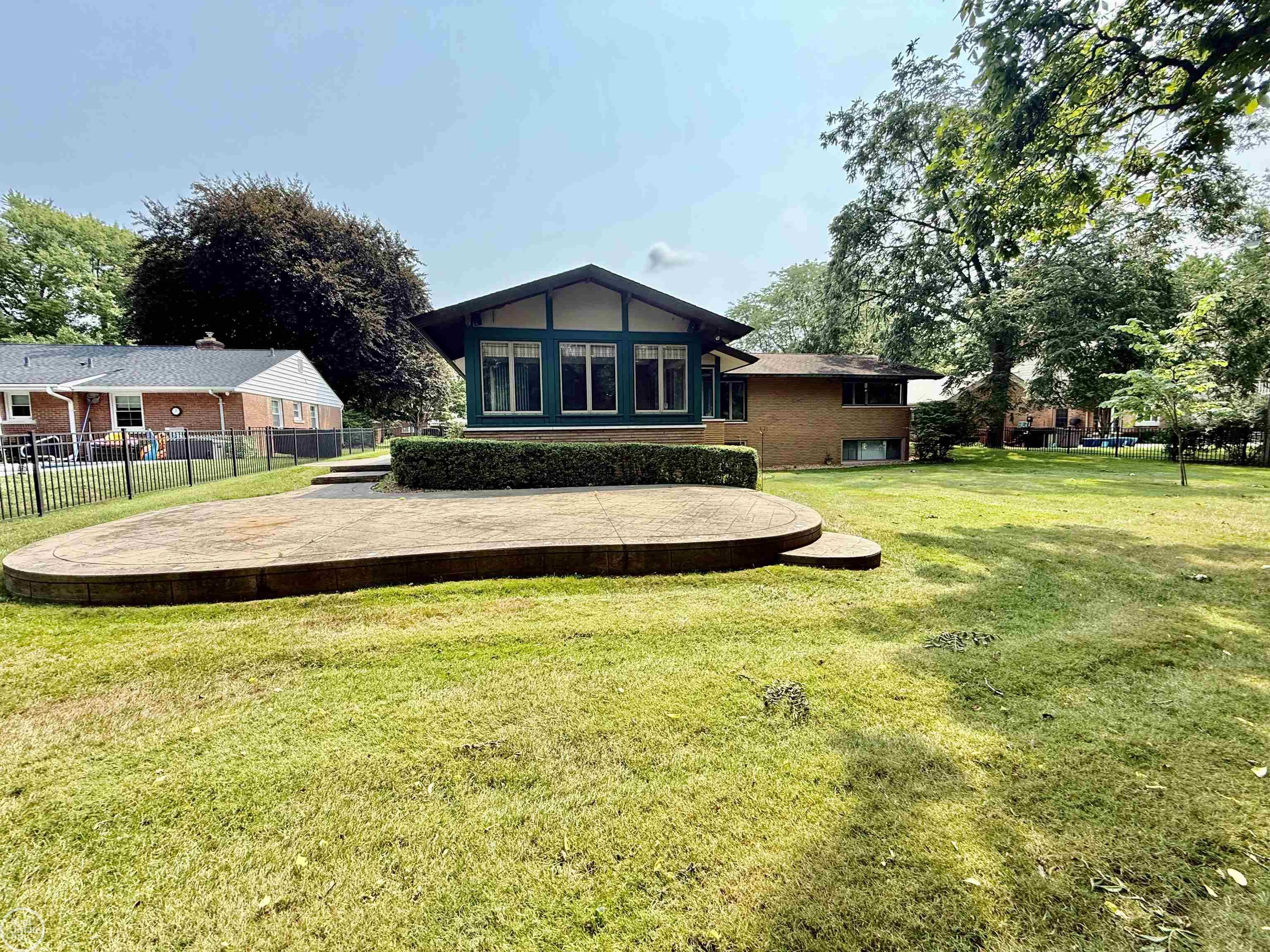 main property photo 10