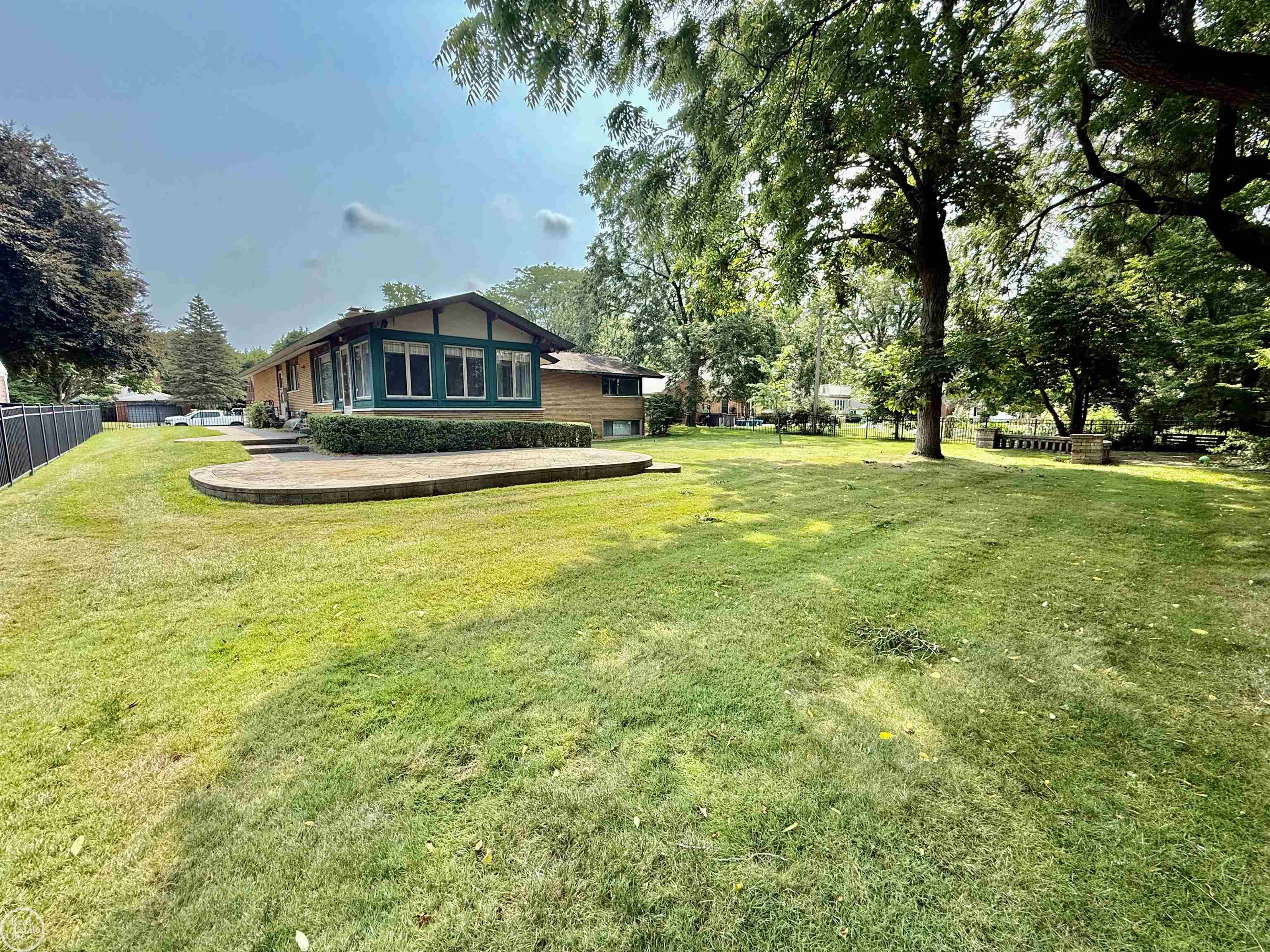 main property photo 12