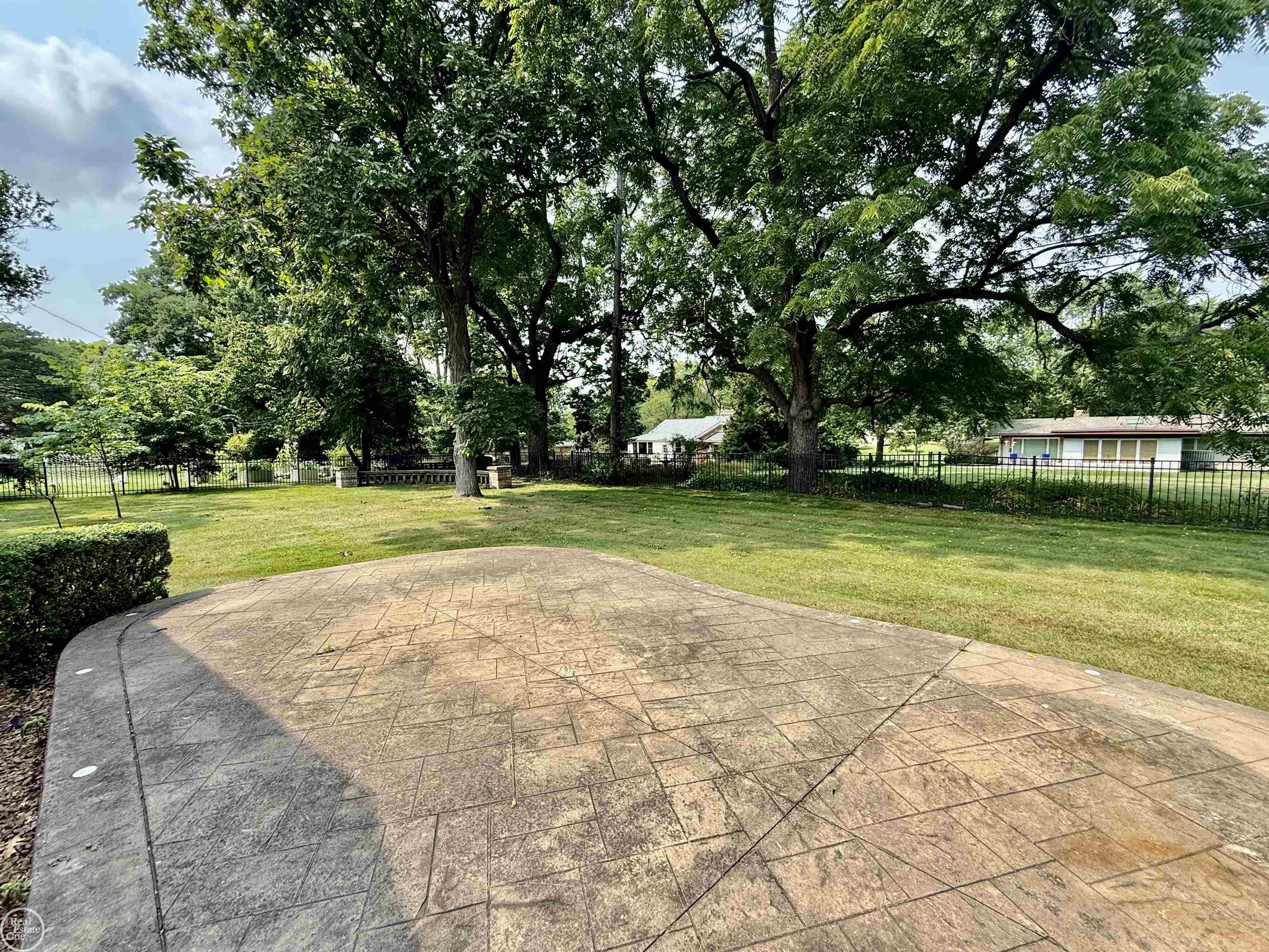 main property photo 13