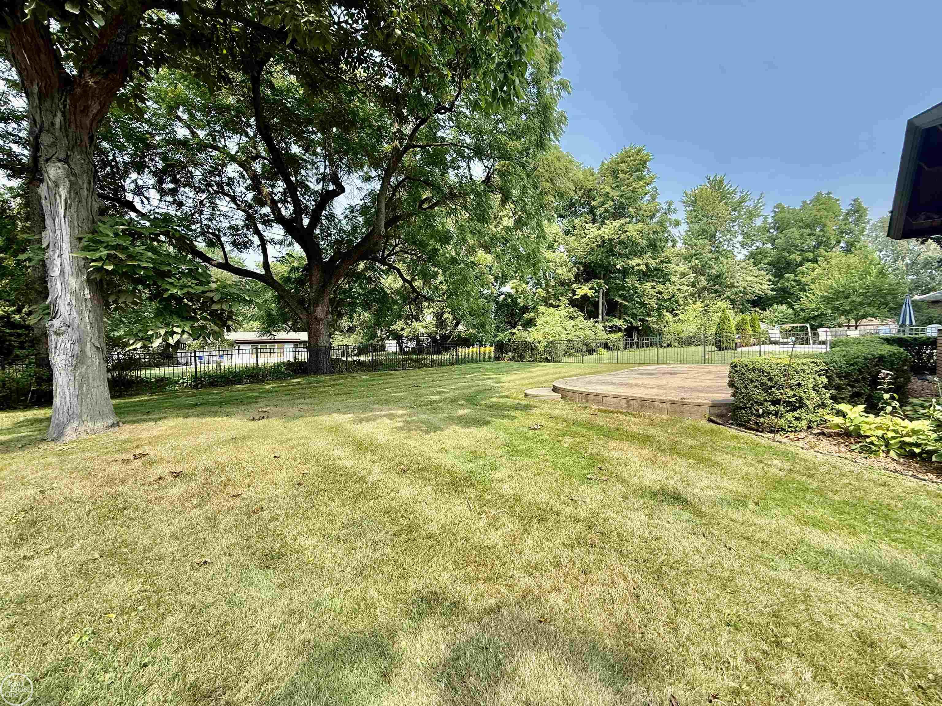 main property photo 20