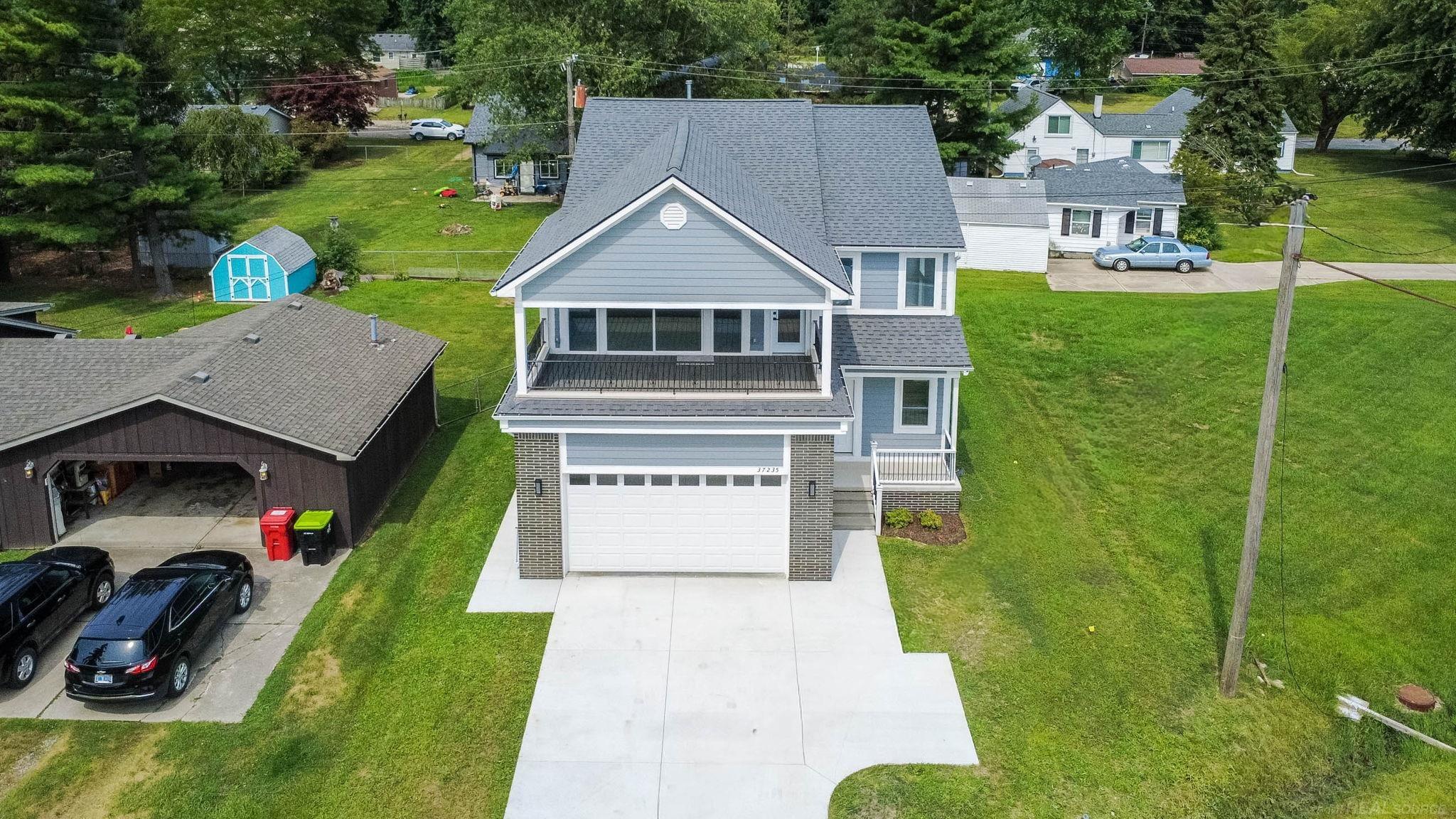 main property photo 40