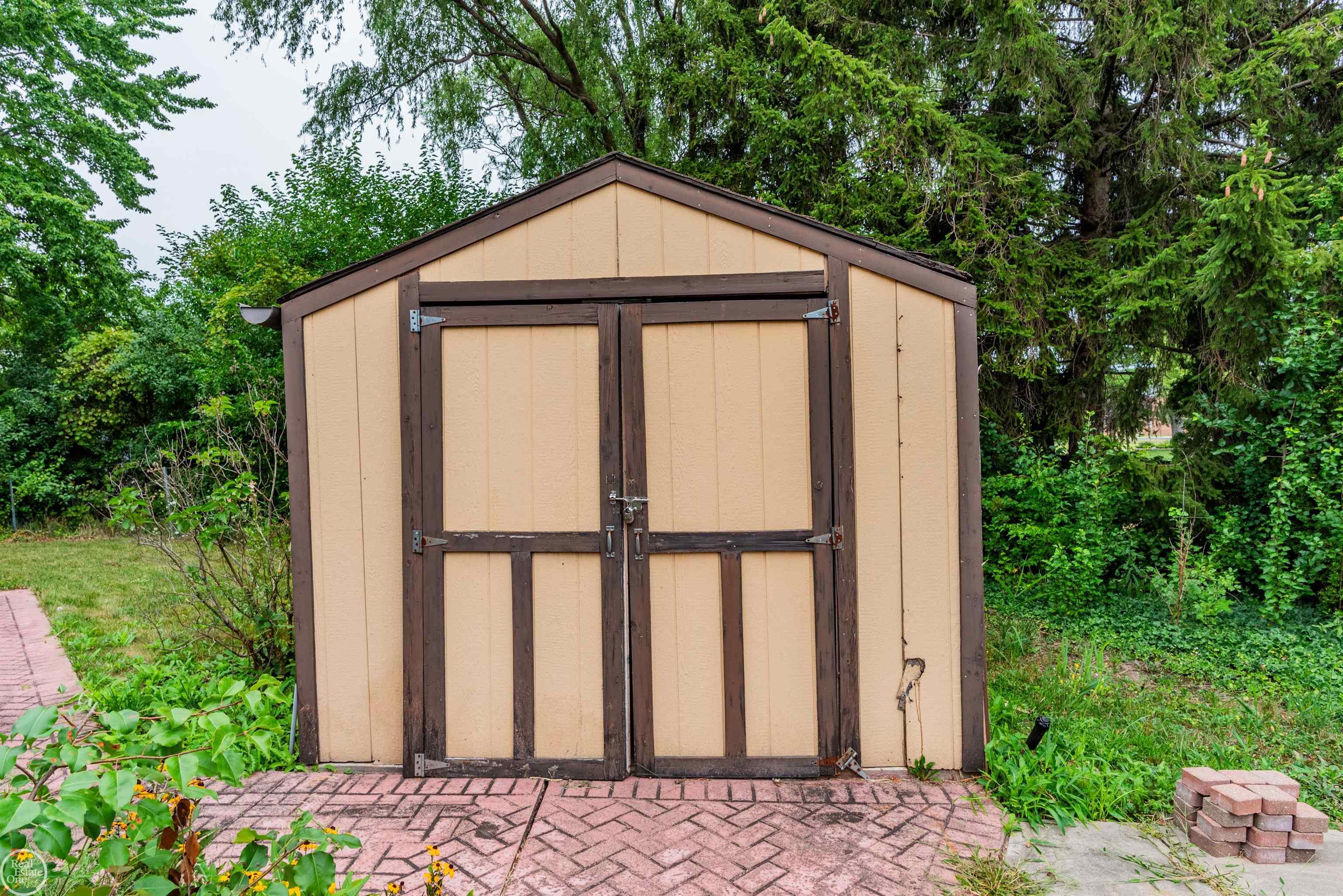 main property photo 30