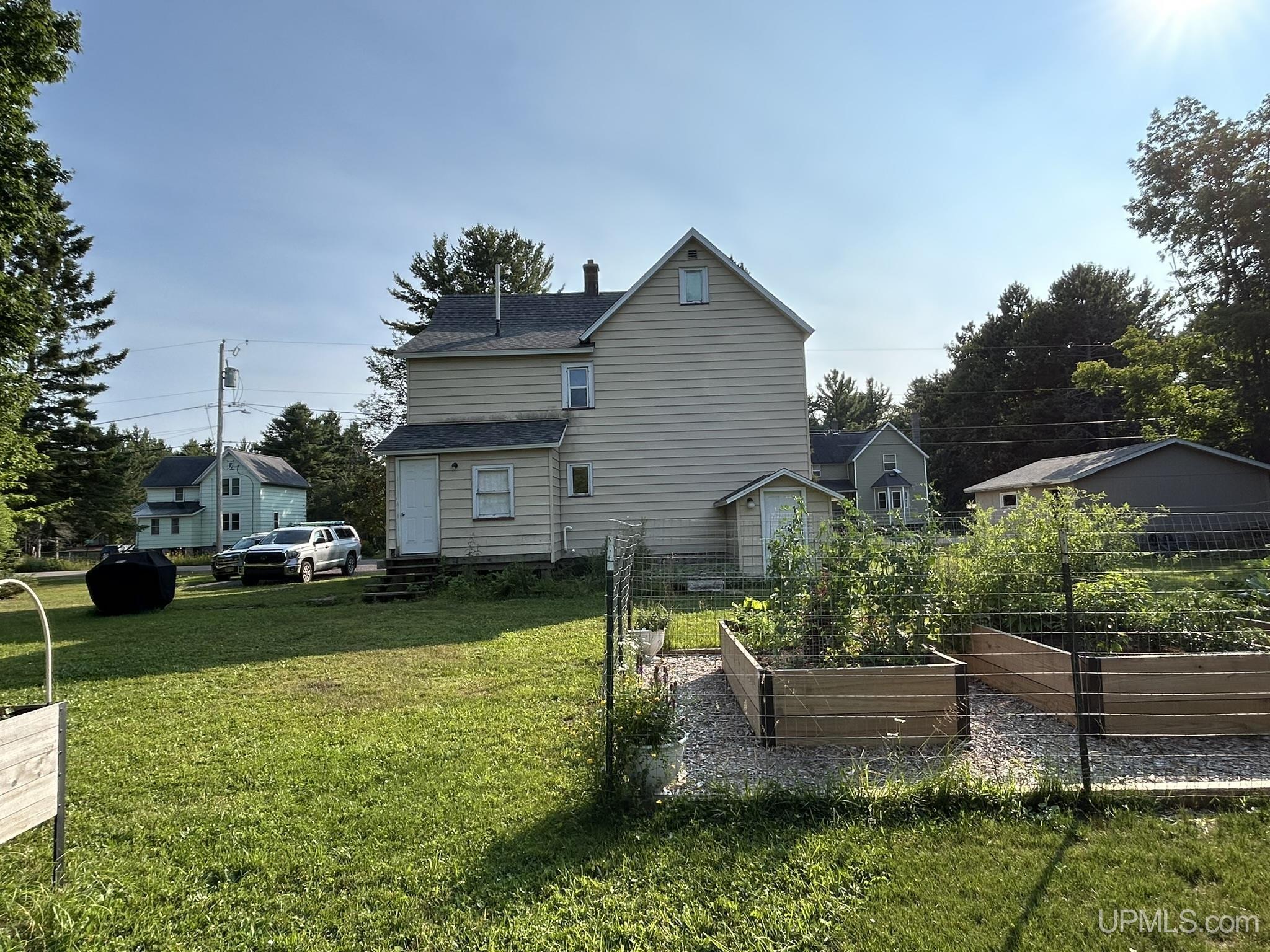 main property photo 32