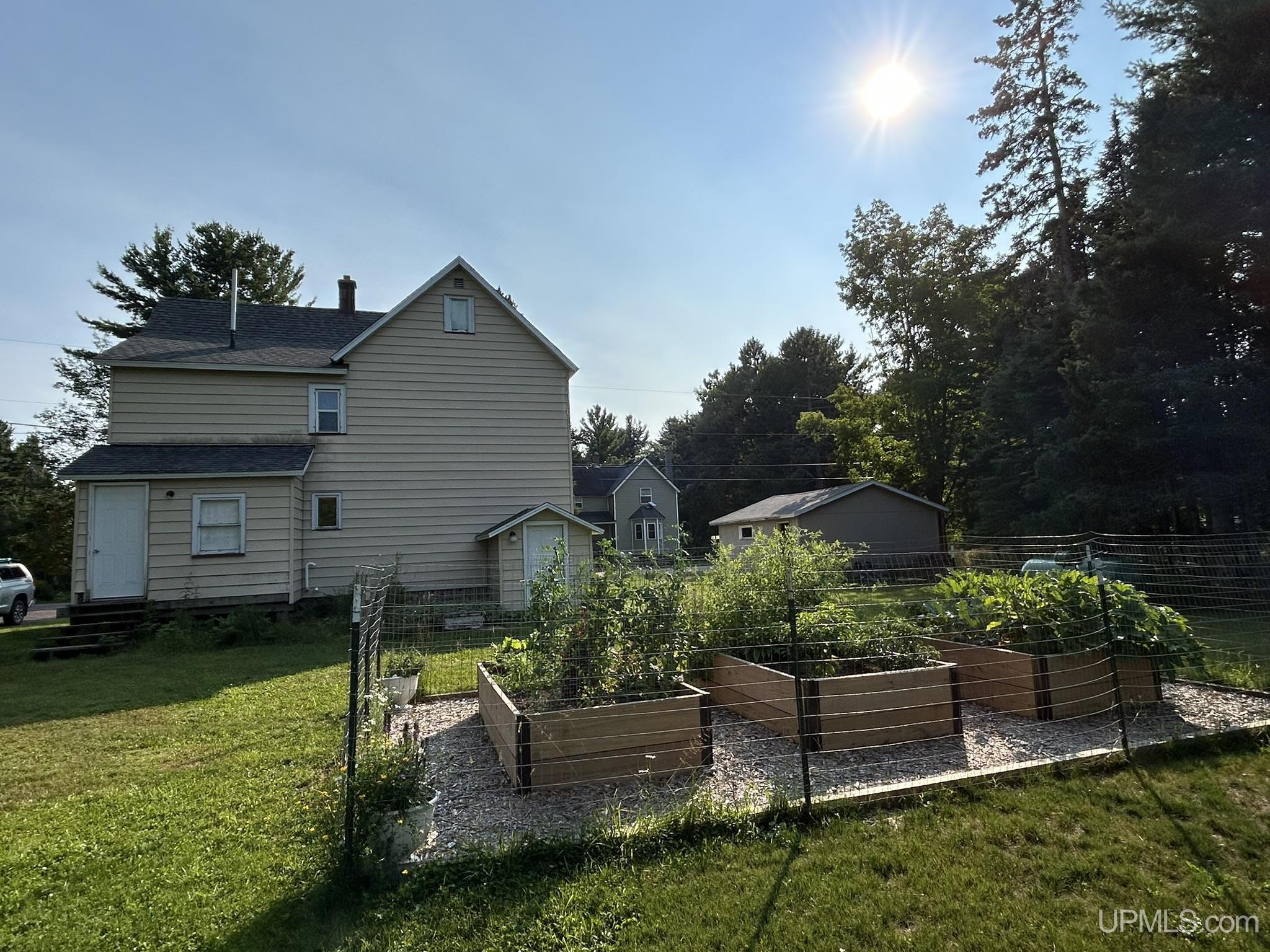 main property photo 33