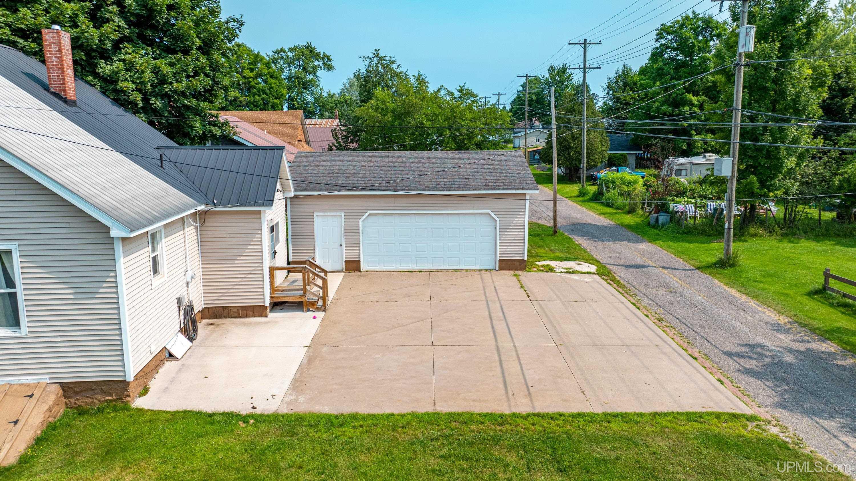 main property photo 60