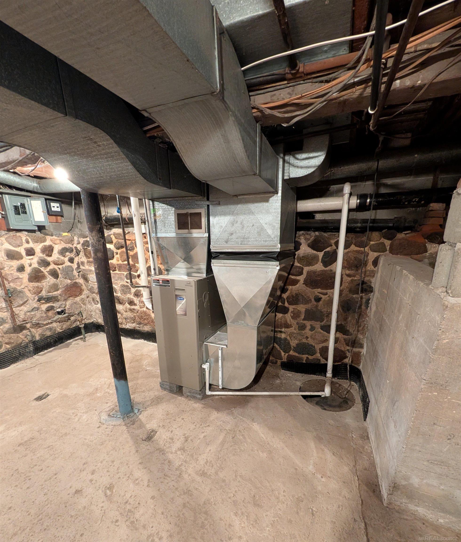 main property photo 32