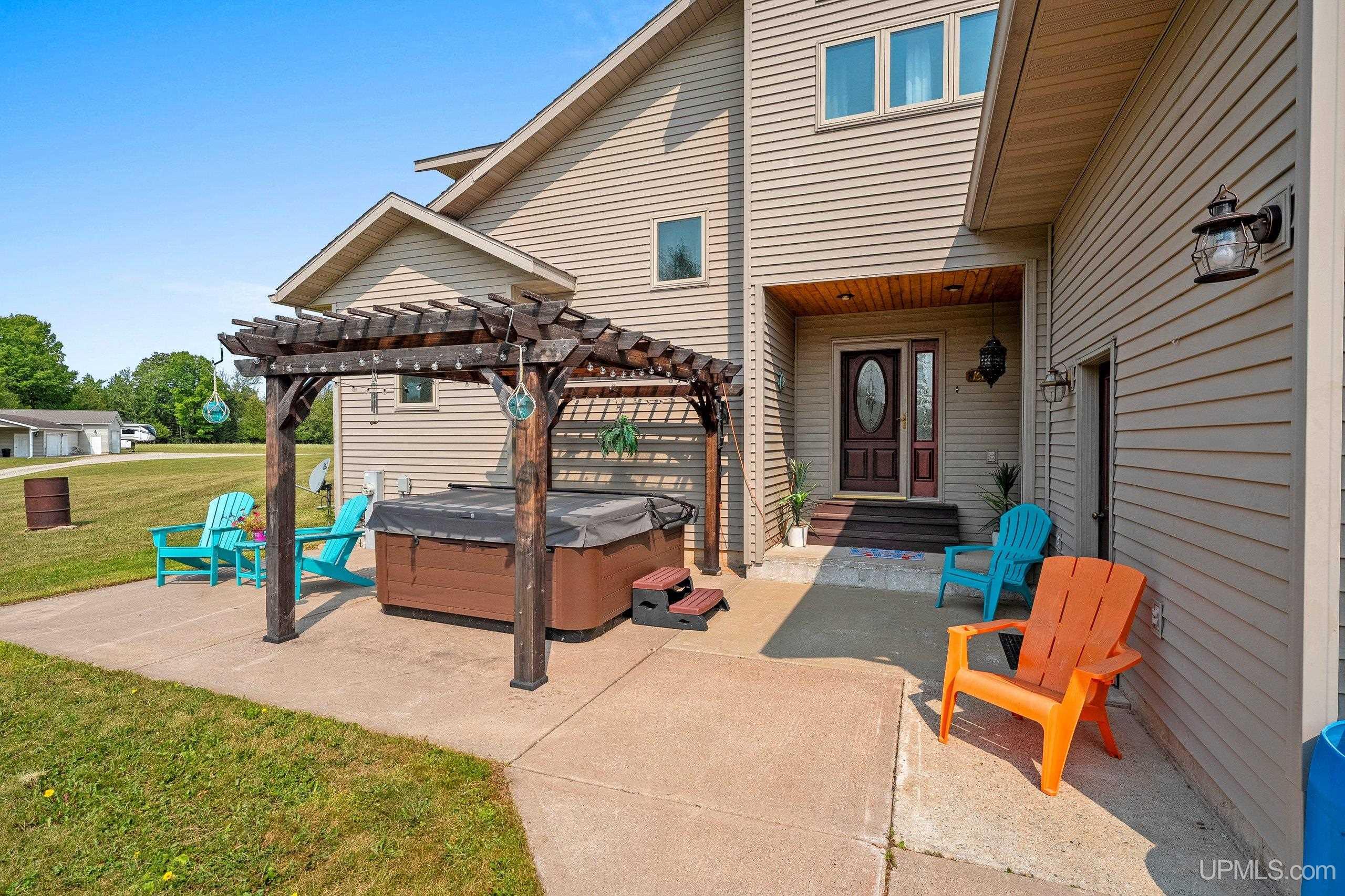 main property photo 35
