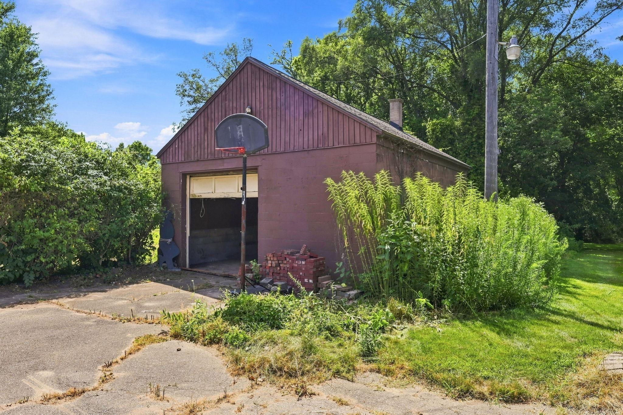 main property photo 40