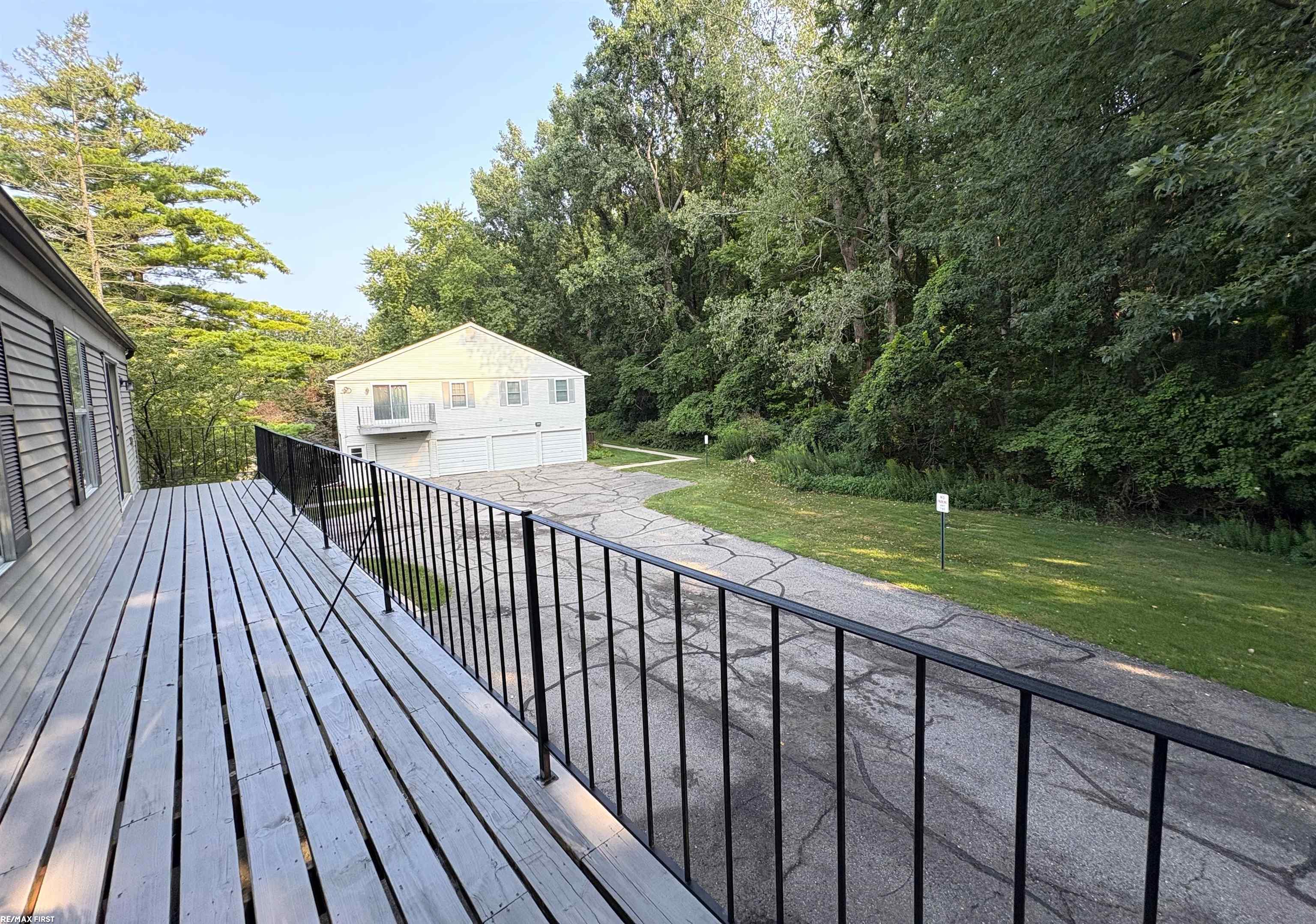 main property photo 11