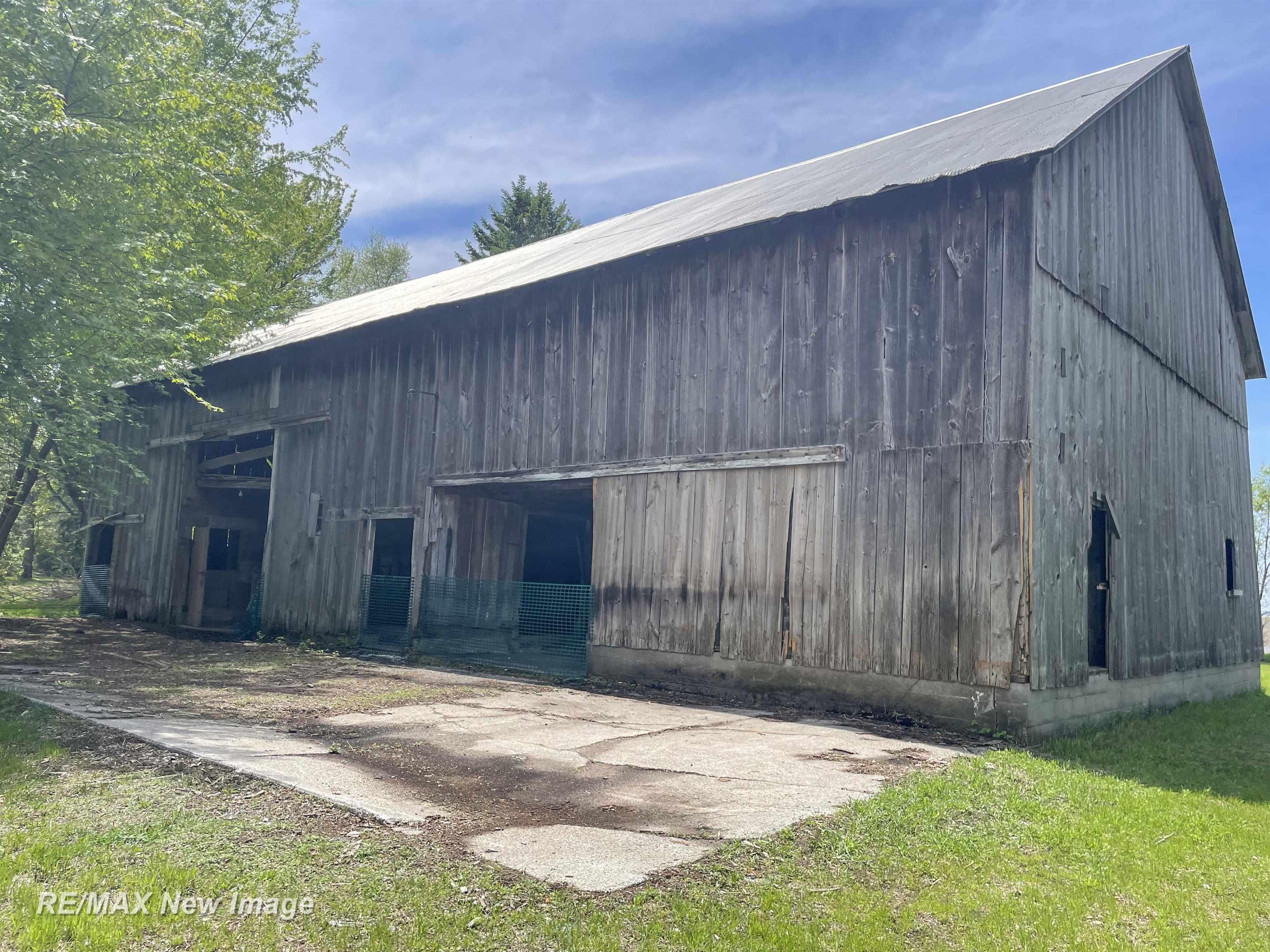 main property photo 25
