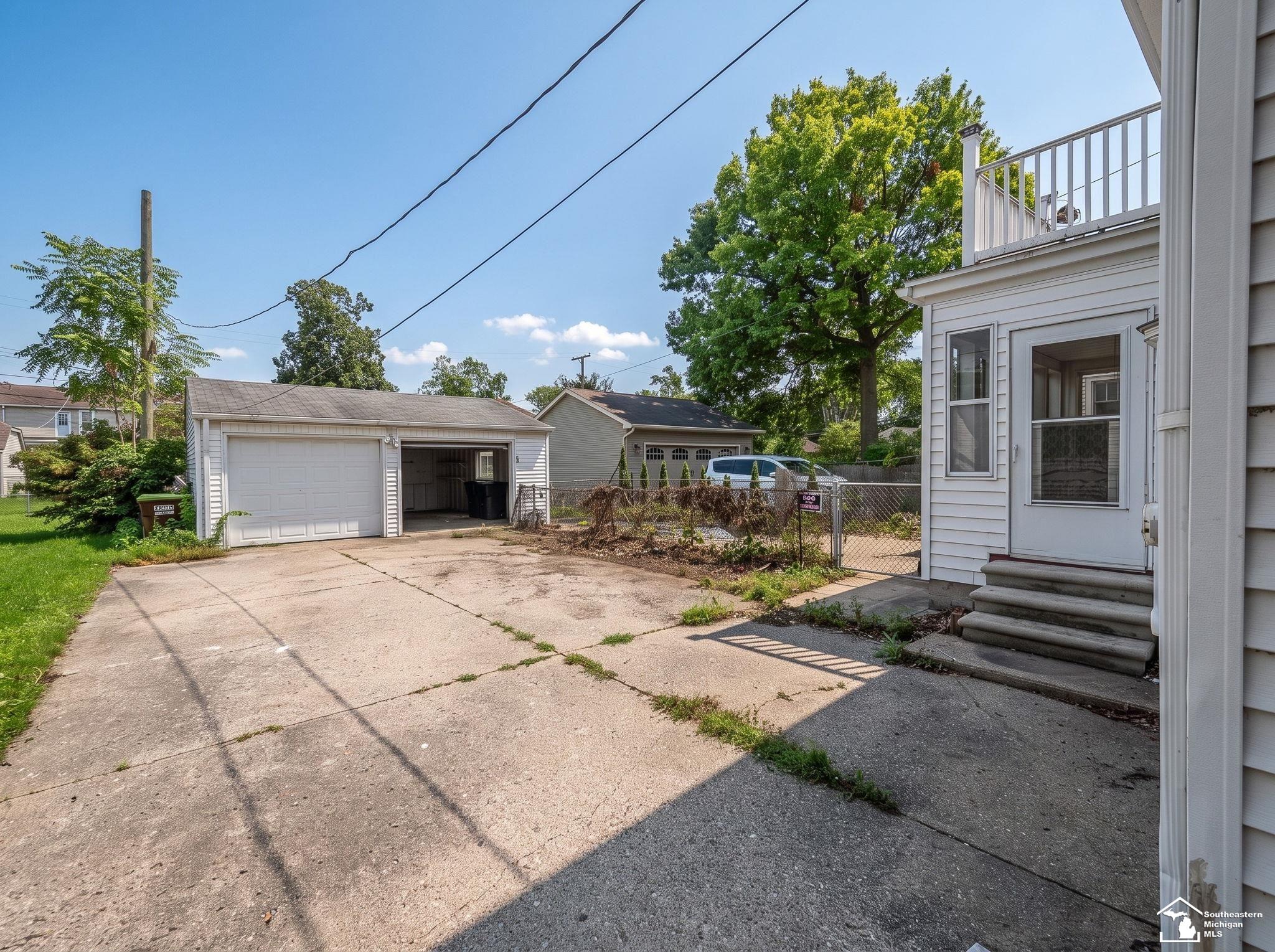 main property photo 33
