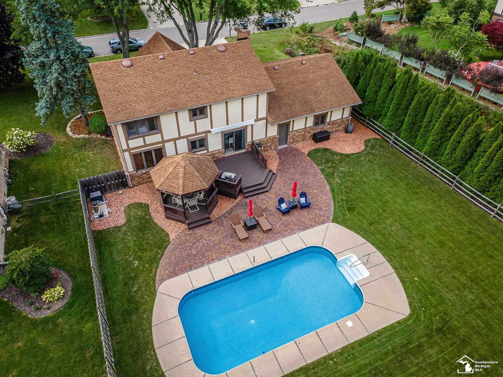 main property photo 4