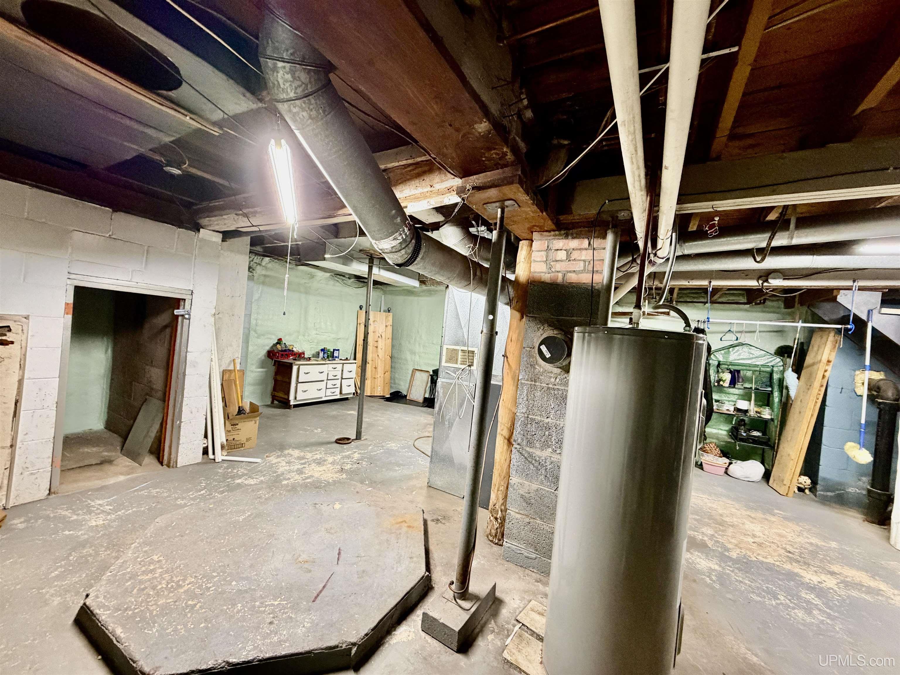main property photo 28
